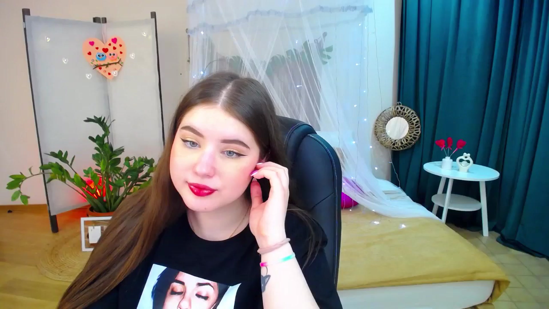 Gallery image thumbnail from AdmireMyEyes's myfreecams stream on, 02/17/2025, 22:17 image 10 of 20