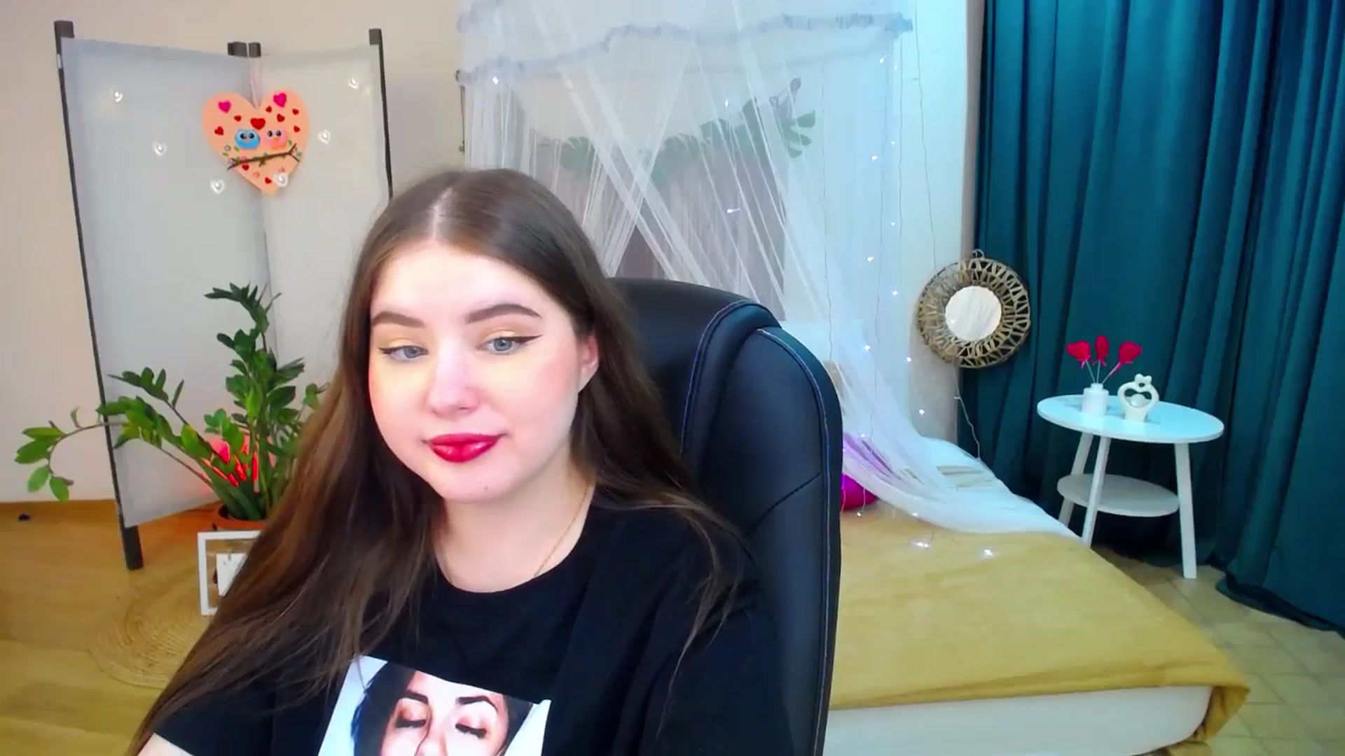 Gallery image thumbnail from AdmireMyEyes's myfreecams stream on, 02/17/2025, 22:17 image 18 of 20