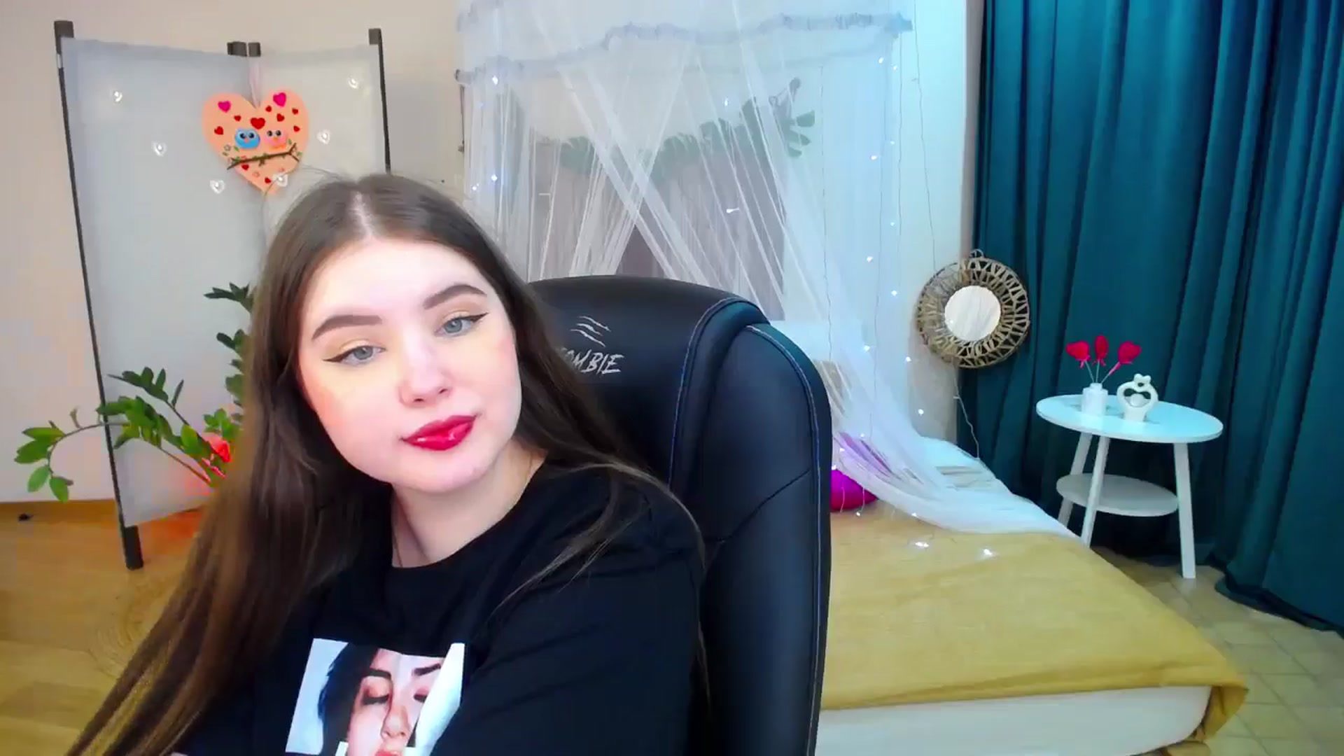 Gallery image thumbnail from AdmireMyEyes's myfreecams stream on, 02/17/2025, 22:17 image 12 of 20
