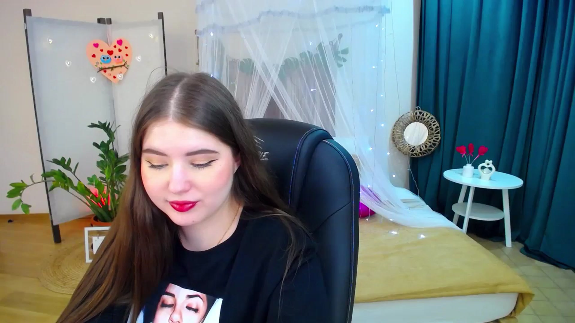 Gallery image thumbnail from AdmireMyEyes's myfreecams stream on, 02/17/2025, 22:17 image 17 of 20