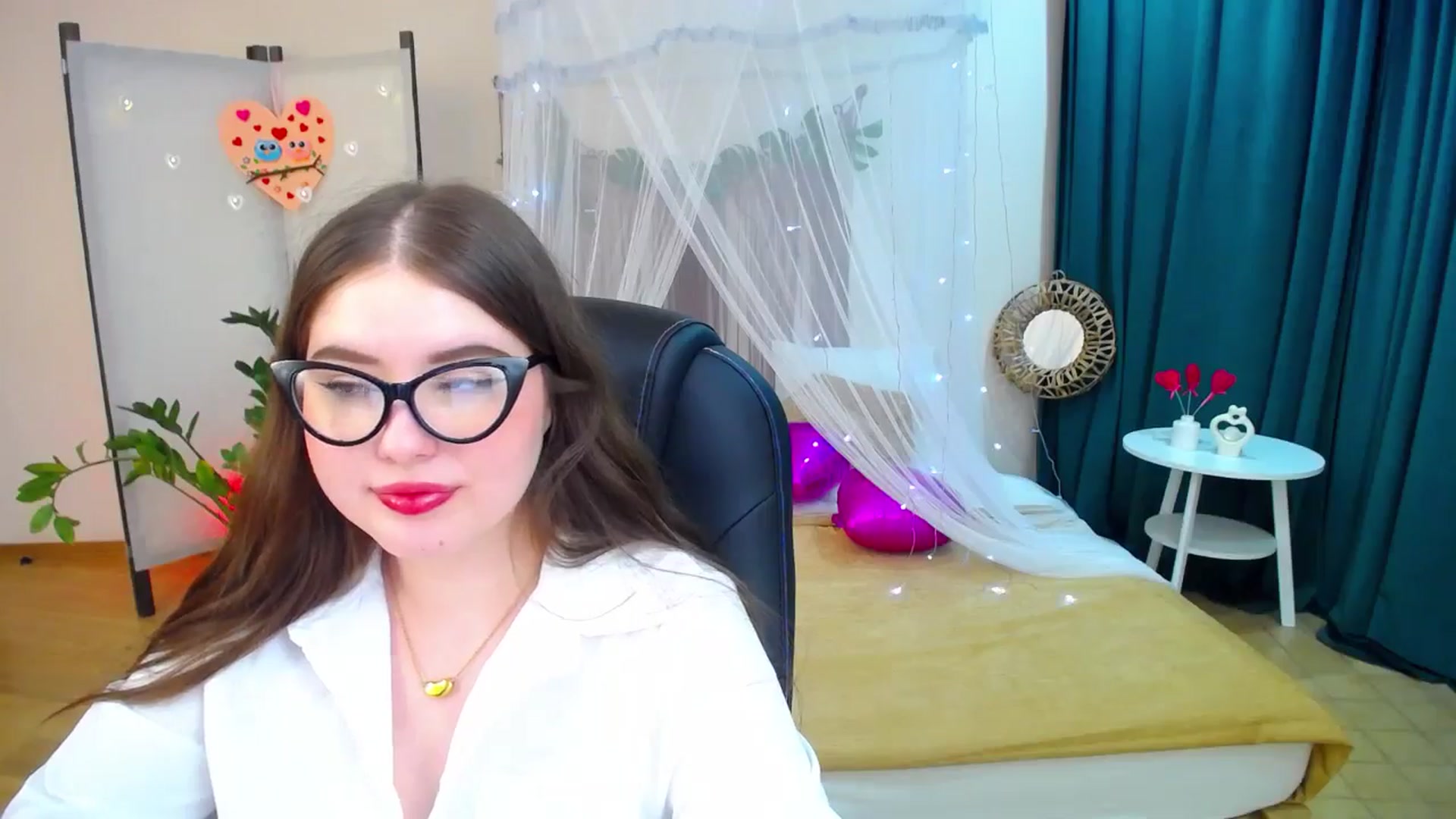 Gallery image thumbnail from AdmireMyEyes's myfreecams stream on, 02/17/2025, 23:15 image 2 of 20