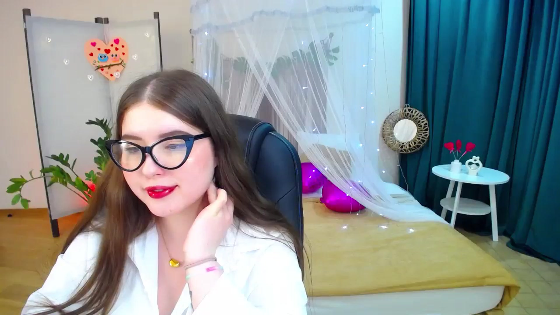 Gallery image thumbnail from AdmireMyEyes's myfreecams stream on, 02/17/2025, 23:15 image 13 of 20
