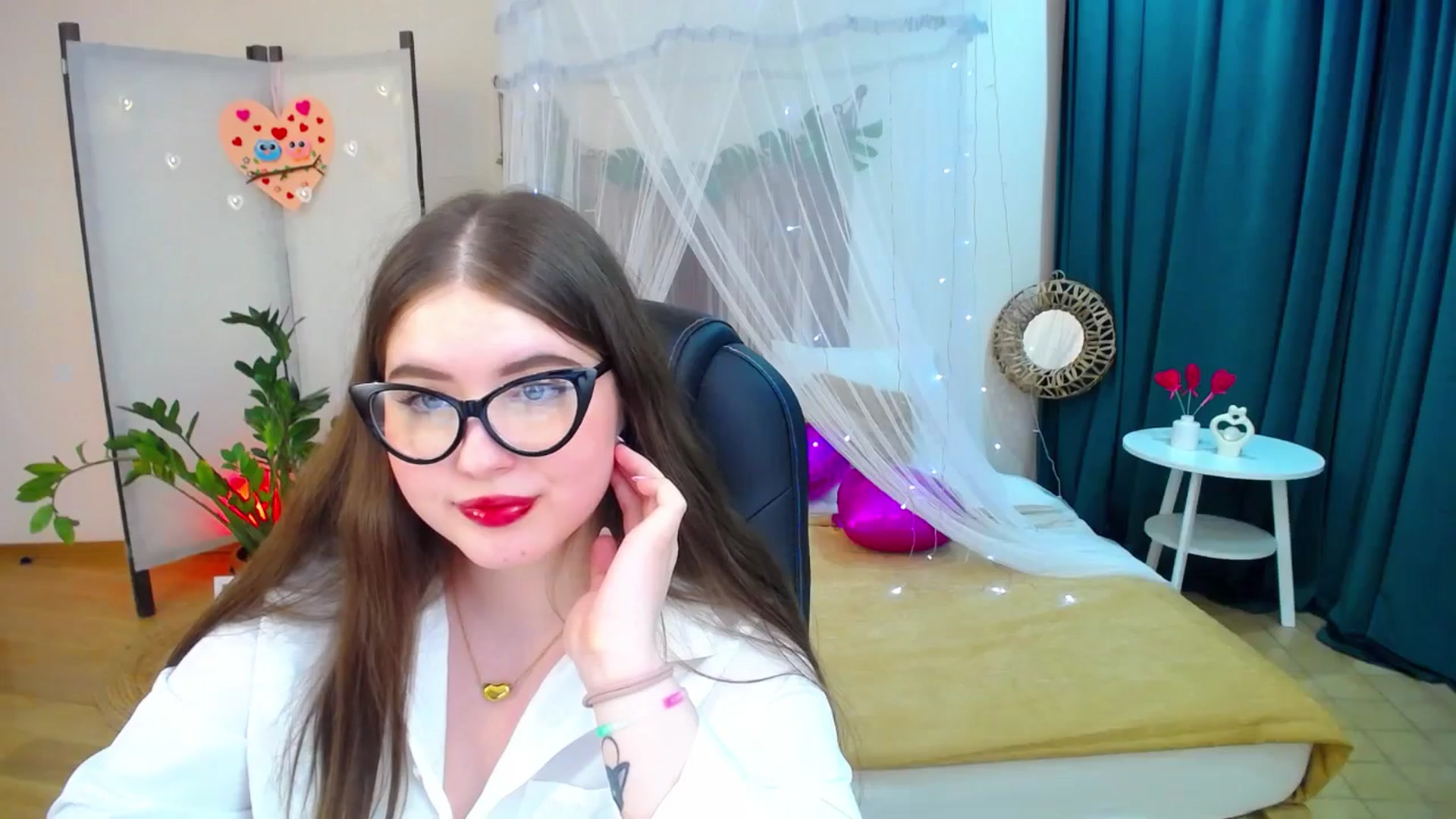 Gallery image thumbnail from AdmireMyEyes's myfreecams stream on, 02/17/2025, 23:15 image 18 of 20