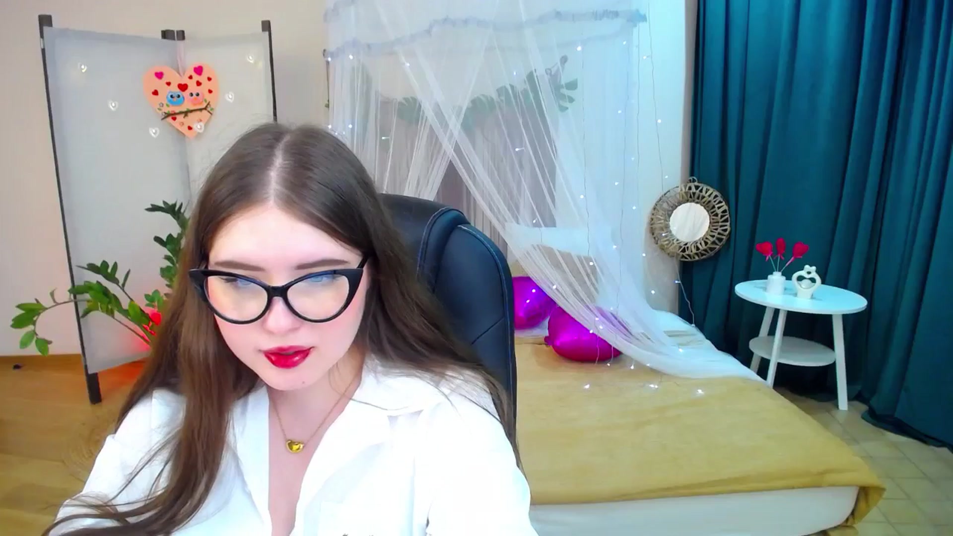 Gallery image thumbnail from AdmireMyEyes's myfreecams stream on, 02/17/2025, 23:15 image 10 of 20