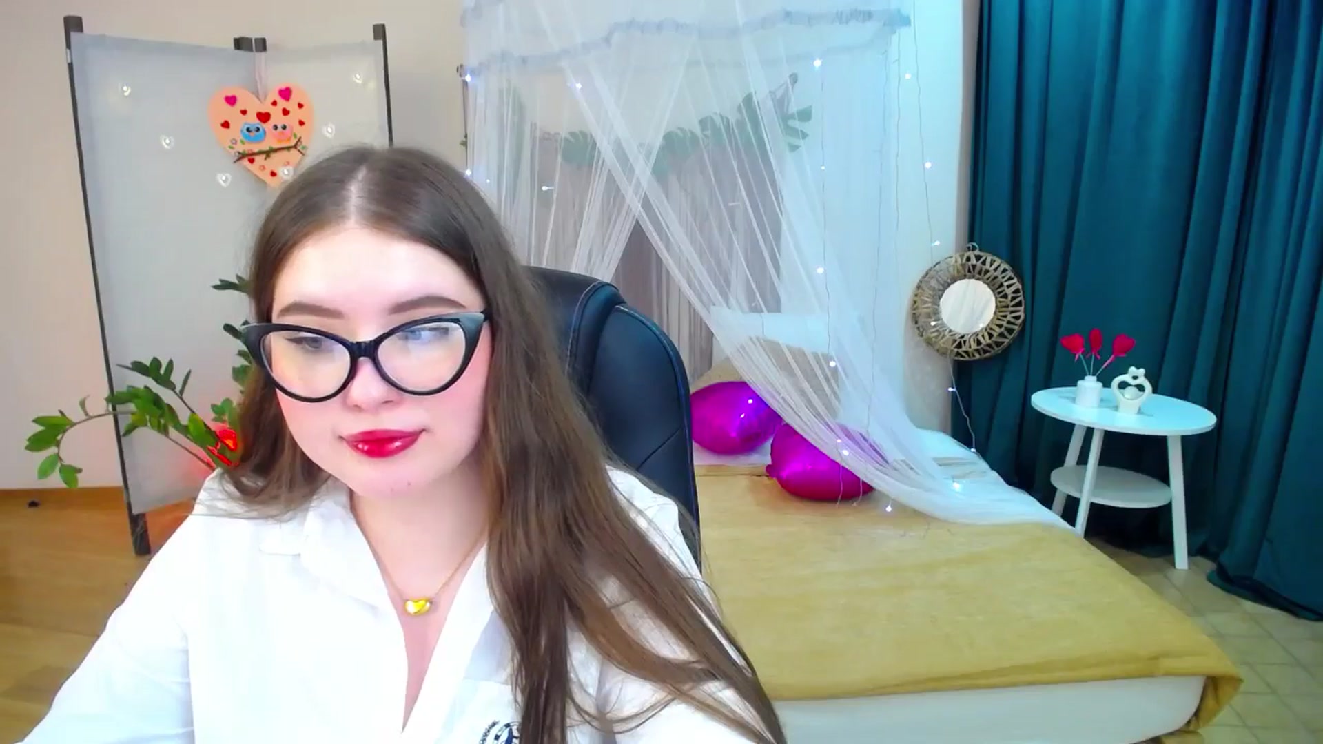 Gallery image thumbnail from AdmireMyEyes's myfreecams stream on, 02/18/2025, 01:02 image 10 of 20