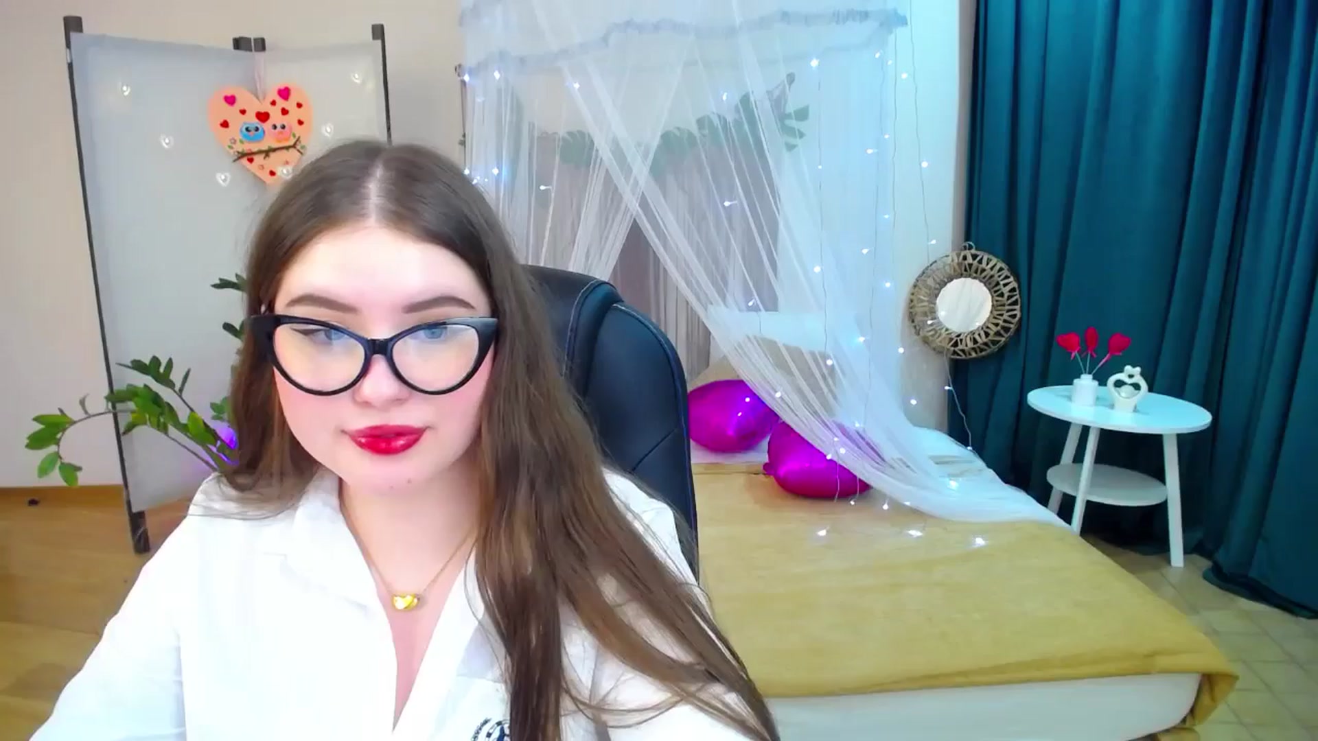 Gallery image thumbnail from AdmireMyEyes's myfreecams stream on, 02/18/2025, 01:02 image 9 of 20