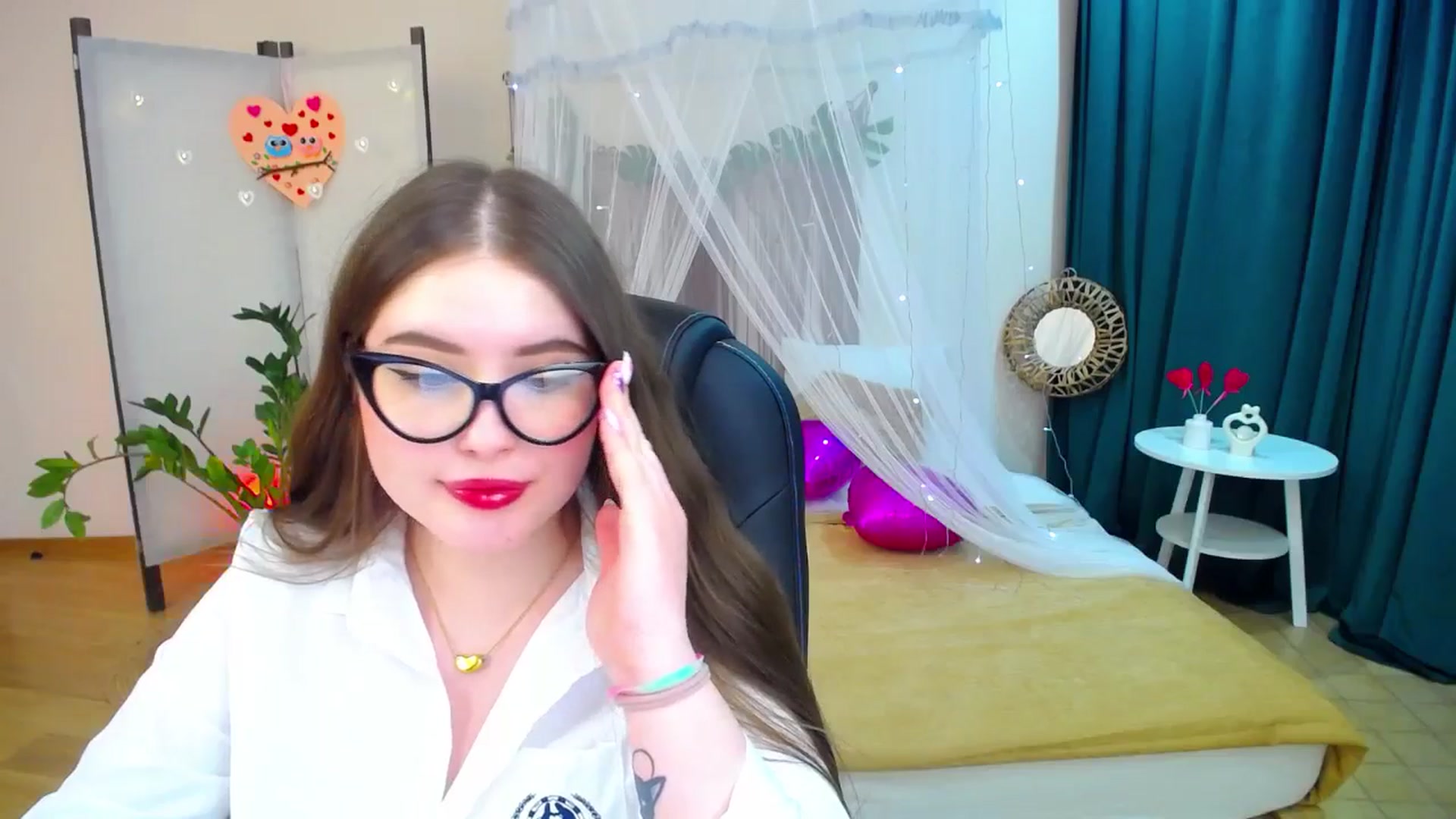 Gallery image thumbnail from AdmireMyEyes's myfreecams stream on, 02/18/2025, 01:02 image 19 of 20