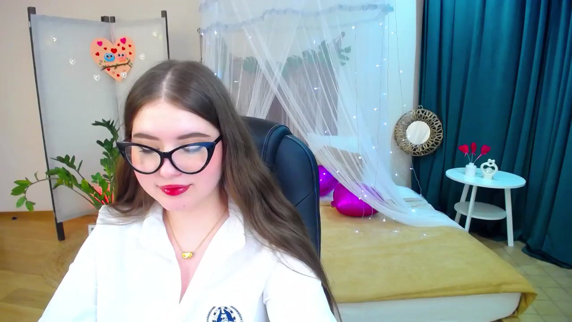 Gallery image thumbnail from AdmireMyEyes's myfreecams stream on, 02/18/2025, 01:02 image 14 of 20