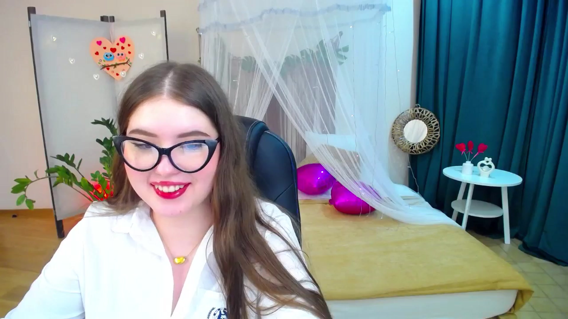 Gallery image thumbnail from AdmireMyEyes's myfreecams stream on, 02/18/2025, 01:02 image 7 of 20