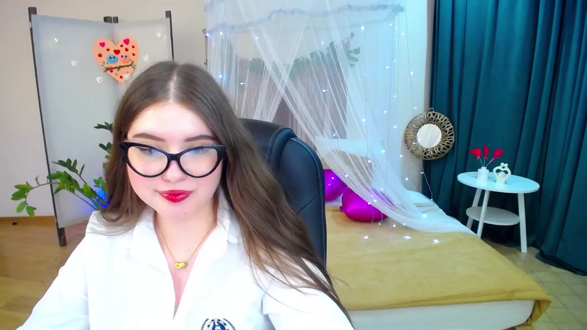 Gallery image thumbnail from AdmireMyEyes's myfreecams stream on, 02/18/2025, 01:02 image 17 of 20