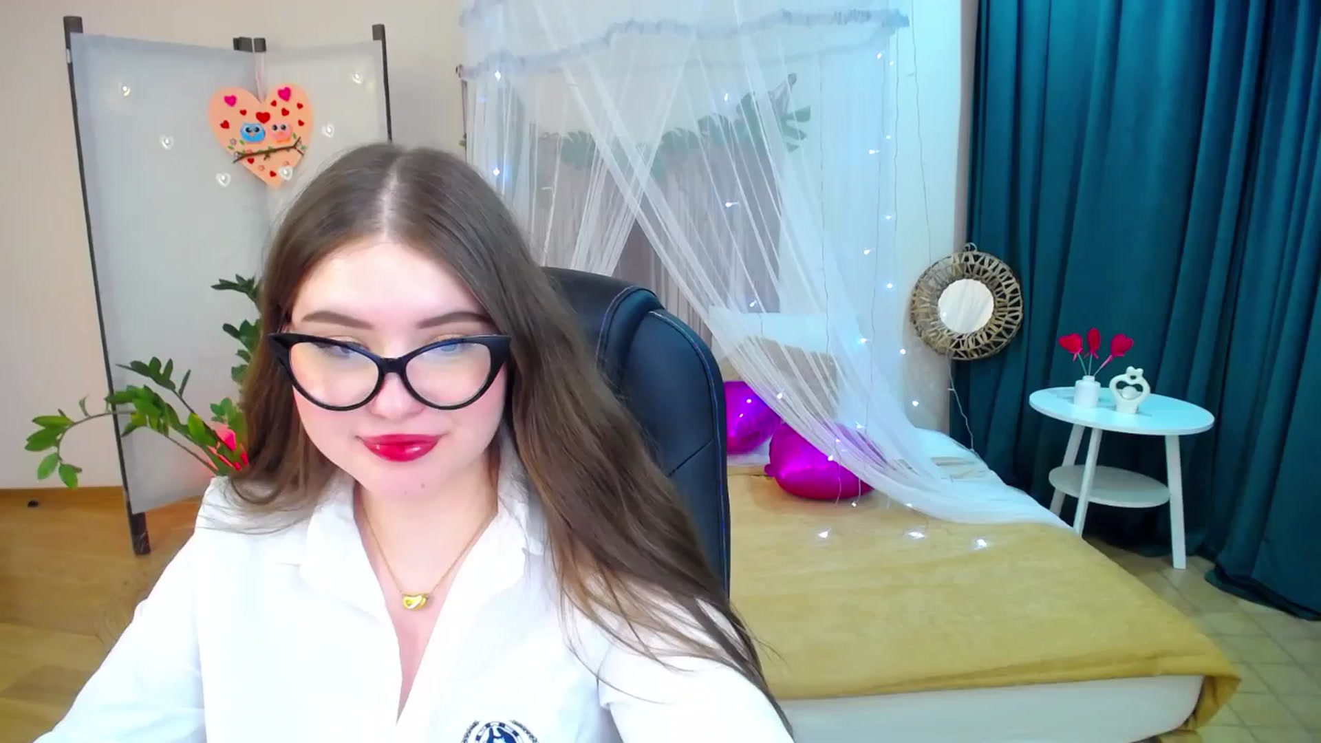 Gallery image thumbnail from AdmireMyEyes's myfreecams stream on, 02/18/2025, 01:02 image 18 of 20