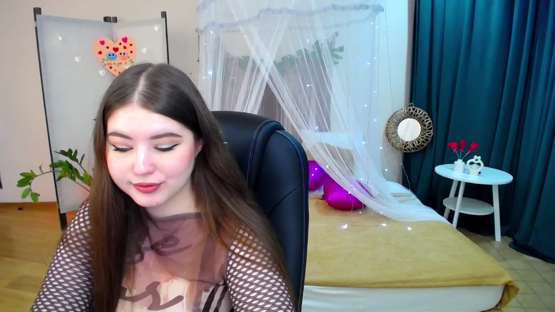 Gallery image thumbnail from AdmireMyEyes's myfreecams stream on, 02/18/2025, 19:20 image 14 of 20