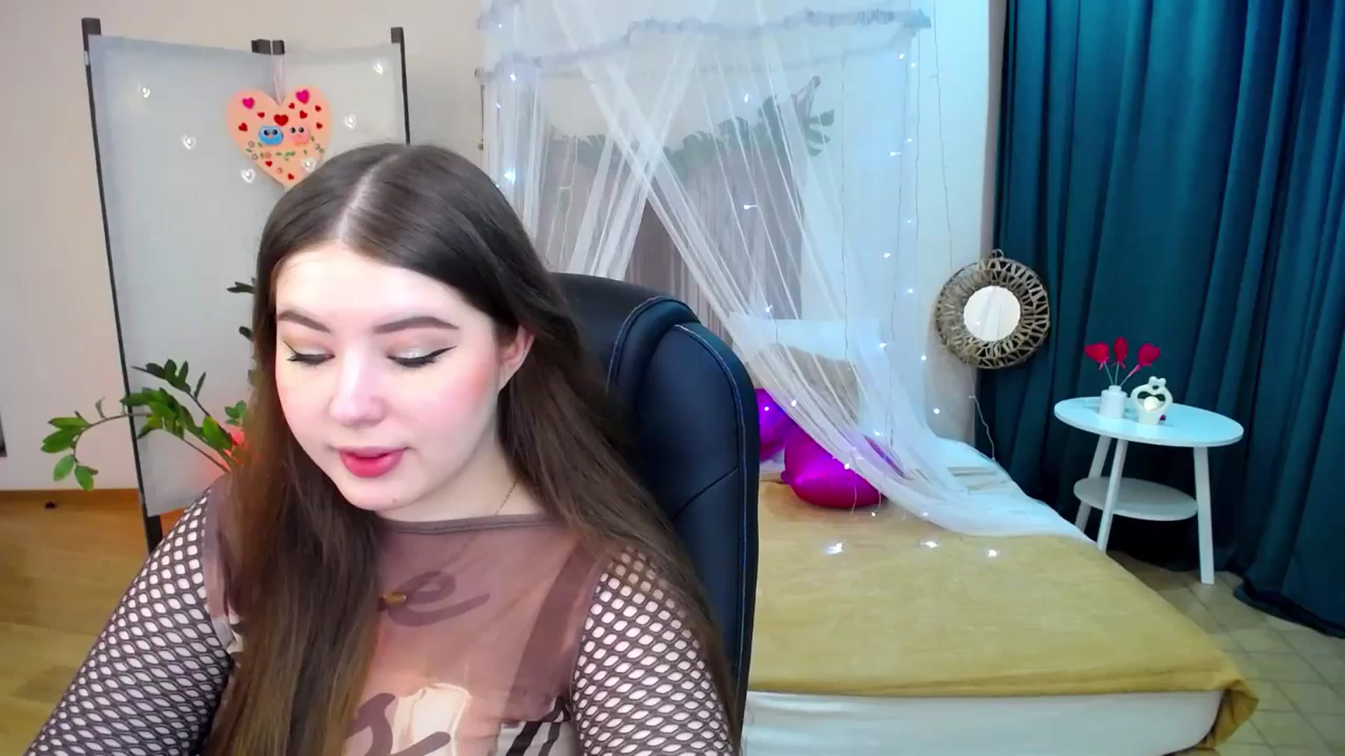Gallery image thumbnail from AdmireMyEyes's myfreecams stream on, 02/18/2025, 19:20 image 1 of 20