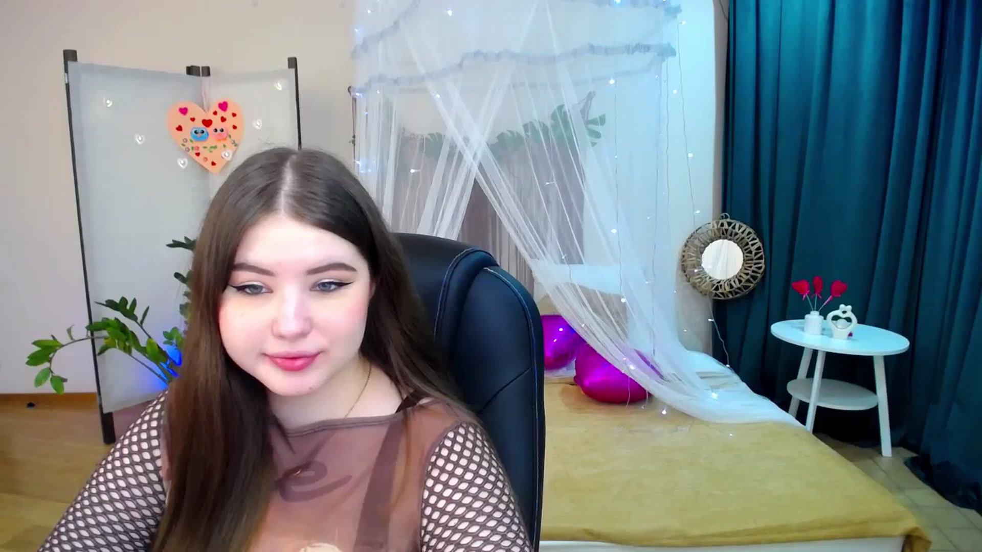 Gallery image thumbnail from AdmireMyEyes's myfreecams stream on, 02/18/2025, 21:09 image 2 of 20