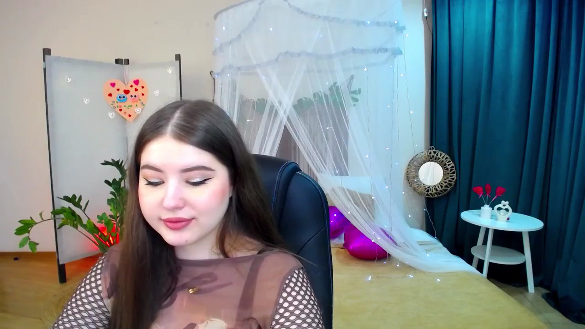 Gallery image thumbnail from AdmireMyEyes's myfreecams stream on, 02/18/2025, 21:09 image 14 of 20