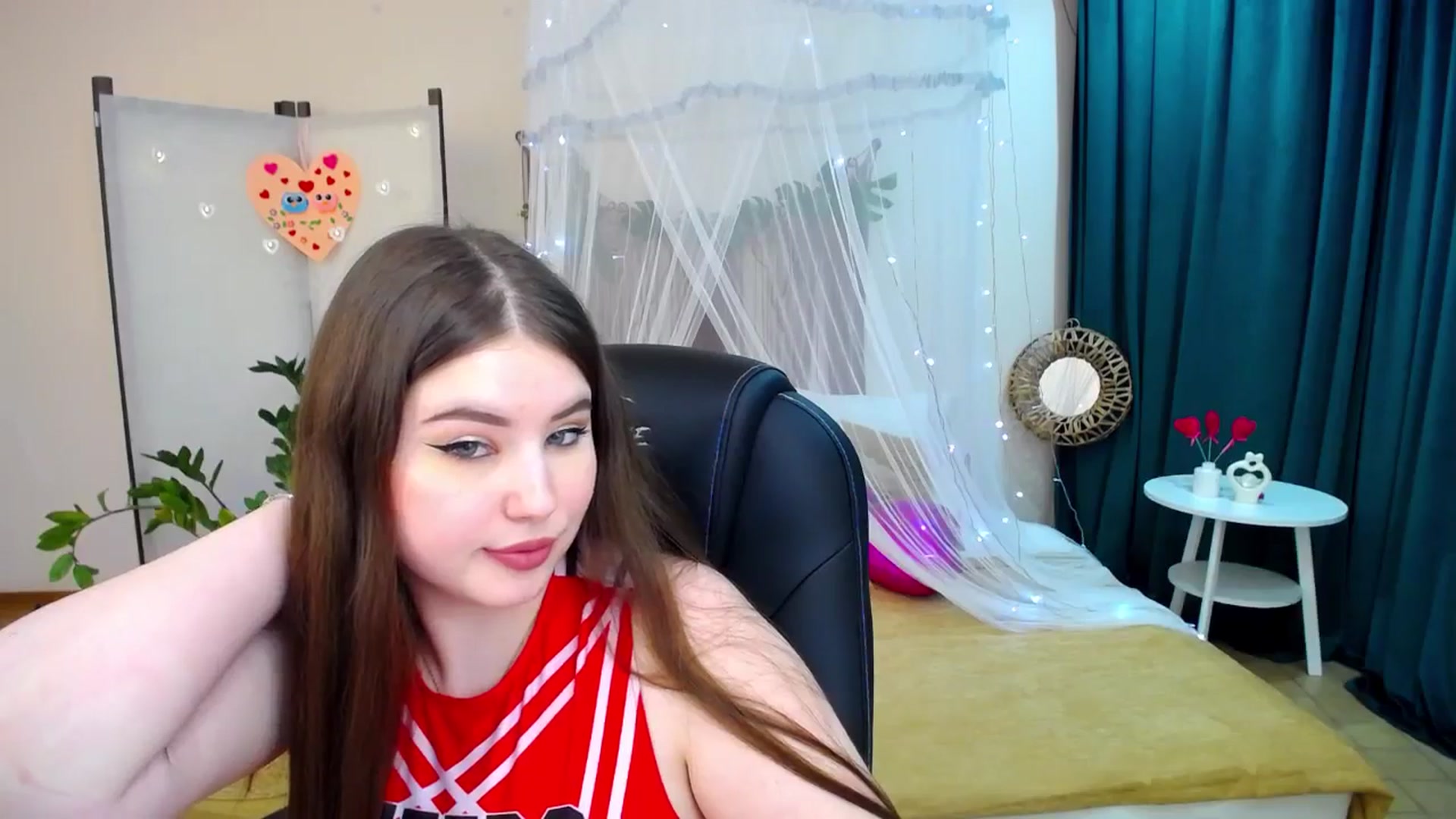 Gallery image thumbnail from AdmireMyEyes's myfreecams stream on, 02/19/2025, 24:21 image 6 of 20