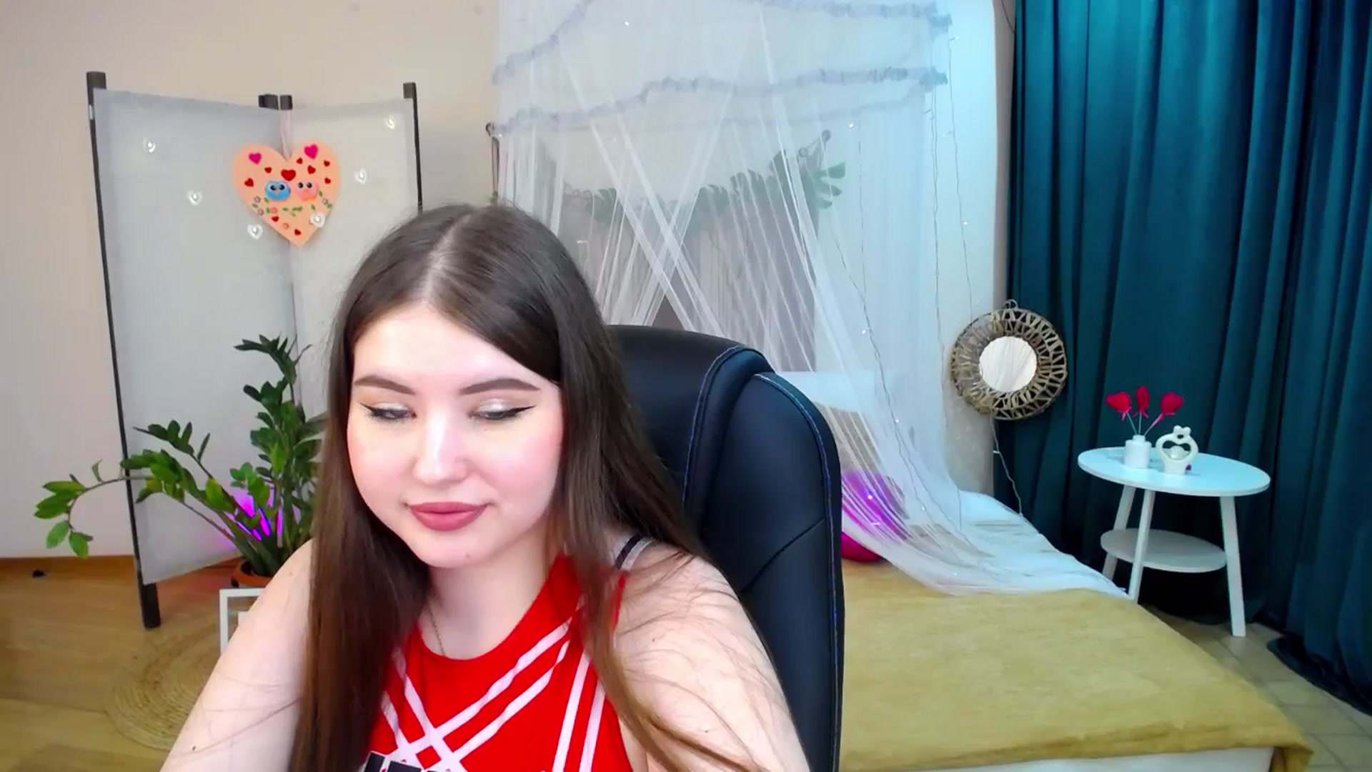Gallery image thumbnail from AdmireMyEyes's myfreecams stream on, 02/19/2025, 24:21 image 8 of 20