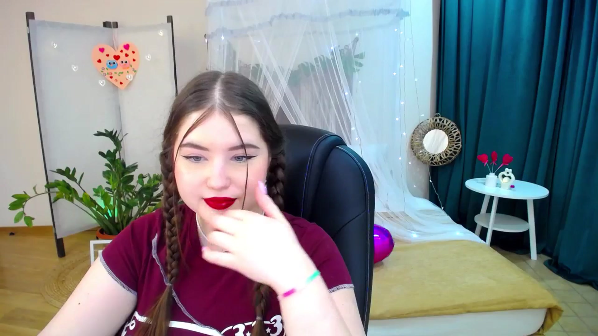 Gallery image thumbnail from AdmireMyEyes's myfreecams stream on, 02/19/2025, 18:44 image 3 of 20