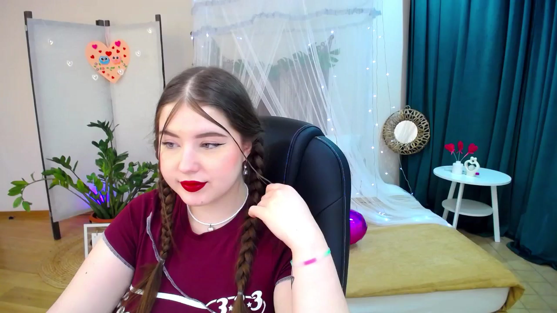 Gallery image thumbnail from AdmireMyEyes's myfreecams stream on, 02/19/2025, 18:44 image 16 of 20