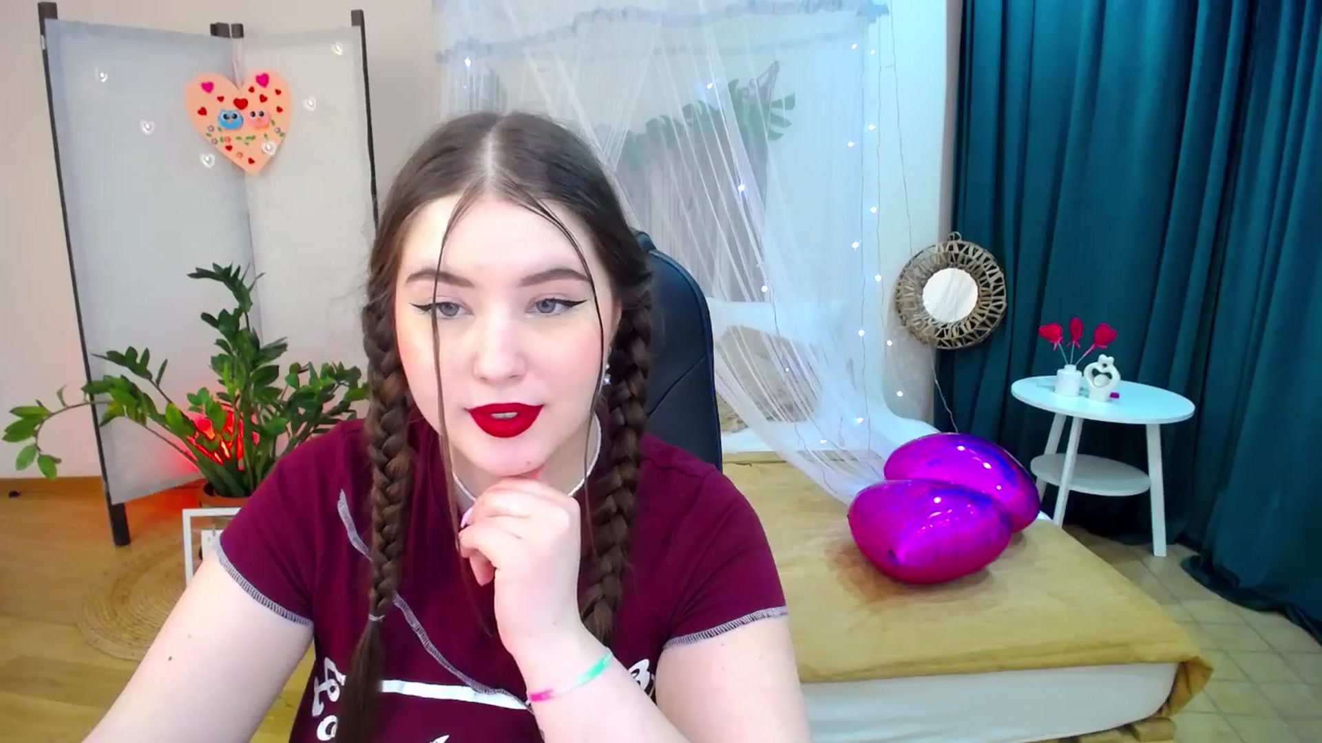 Gallery image thumbnail from AdmireMyEyes's myfreecams stream on, 02/19/2025, 21:44 image 17 of 20
