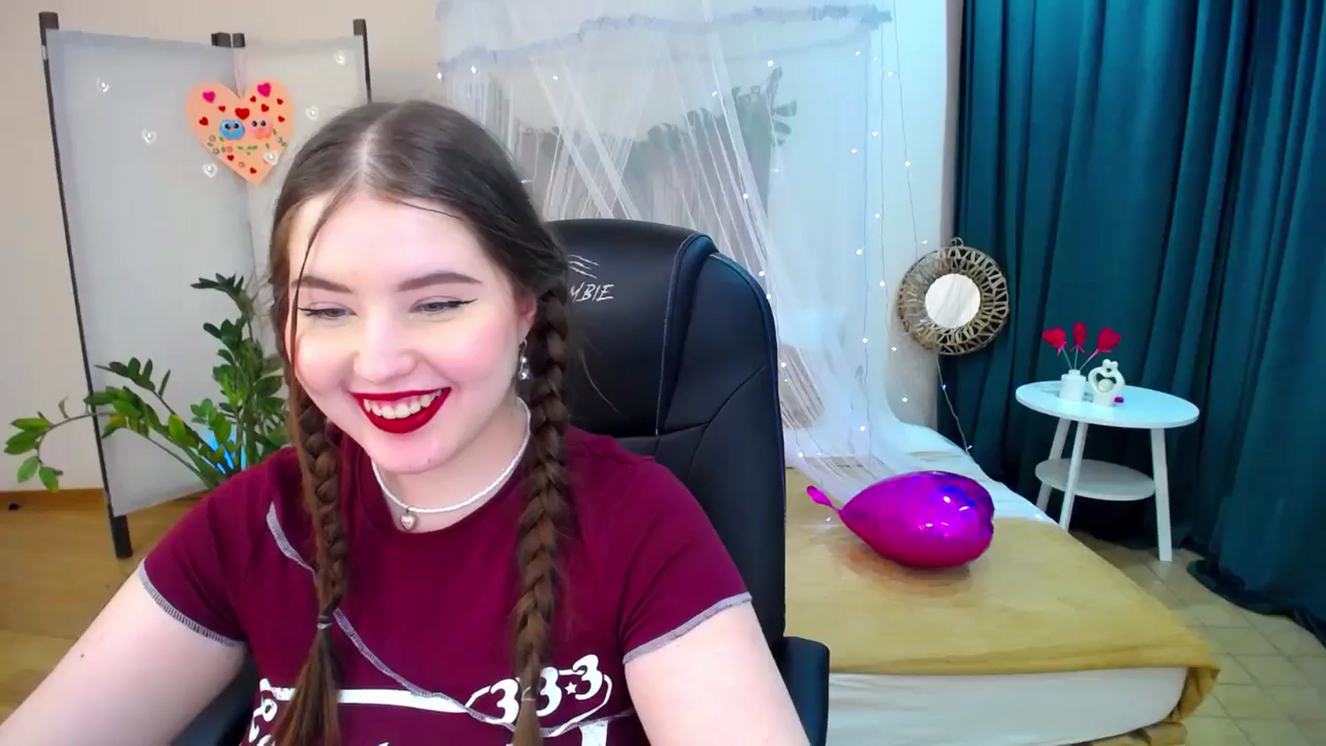 Gallery image thumbnail from AdmireMyEyes's myfreecams stream on, 02/20/2025, 01:17 image 10 of 20