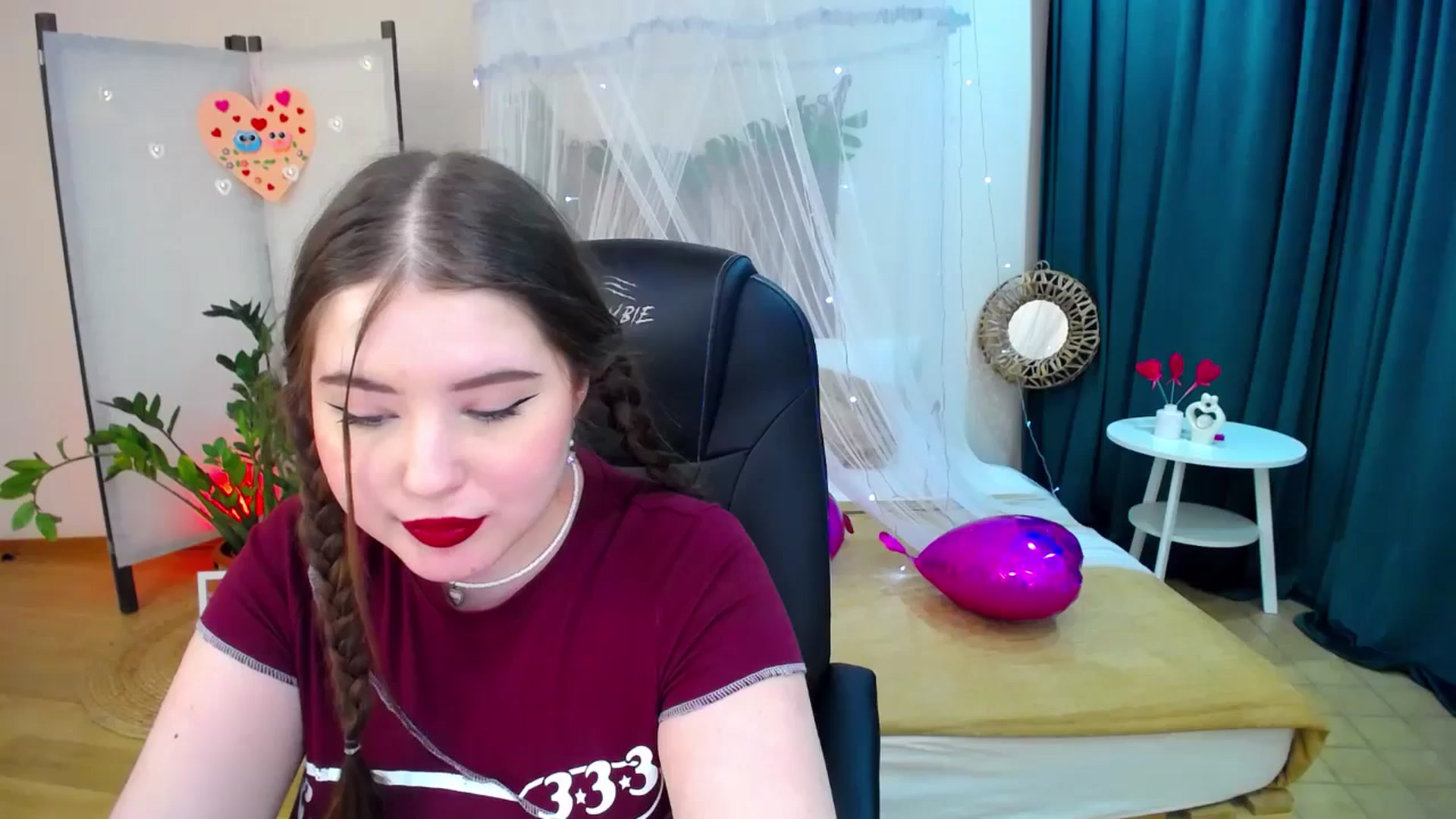 Gallery image thumbnail from AdmireMyEyes's myfreecams stream on, 02/20/2025, 01:17 image 18 of 20