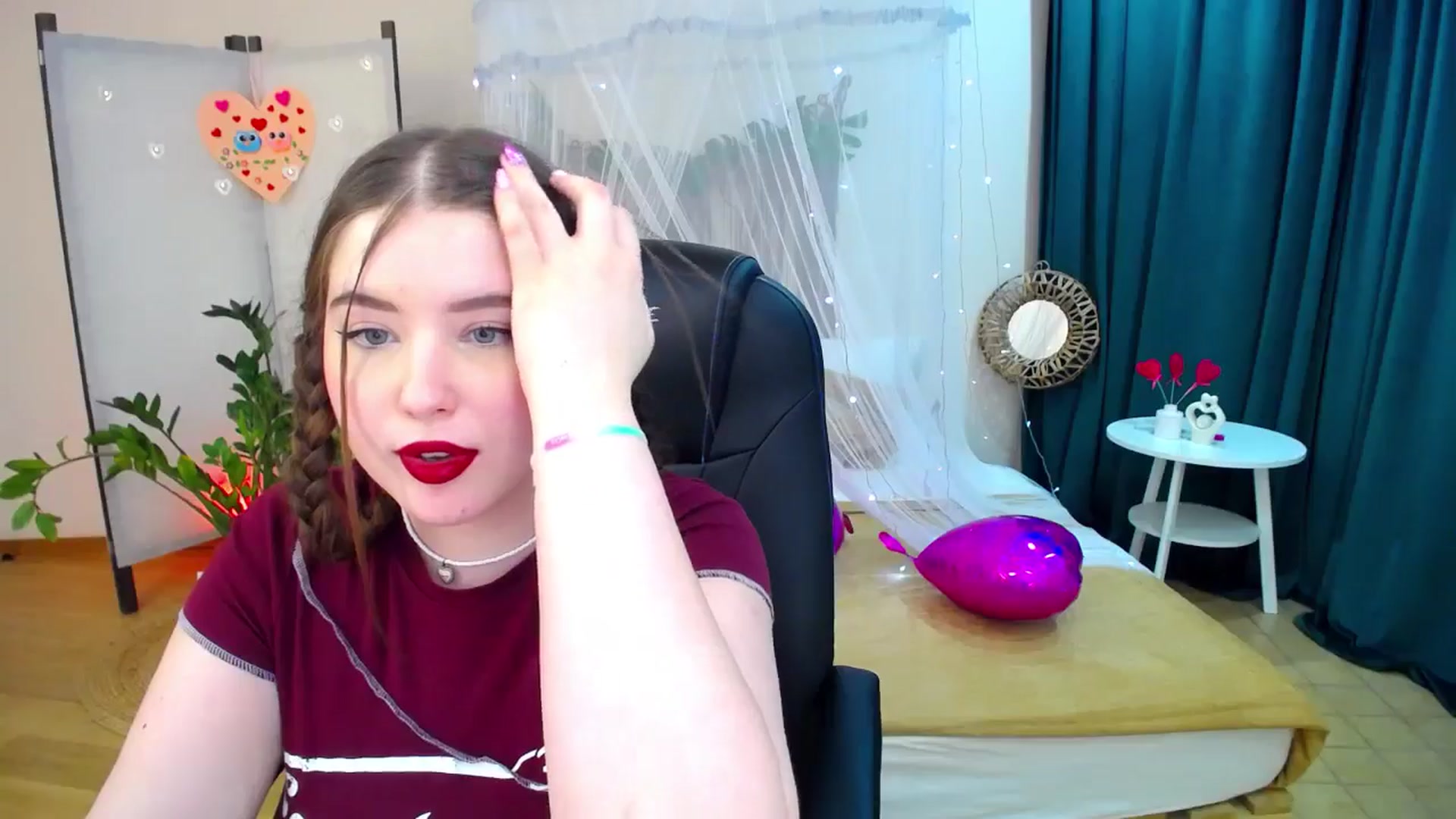 Gallery image thumbnail from AdmireMyEyes's myfreecams stream on, 02/20/2025, 01:17 image 16 of 20