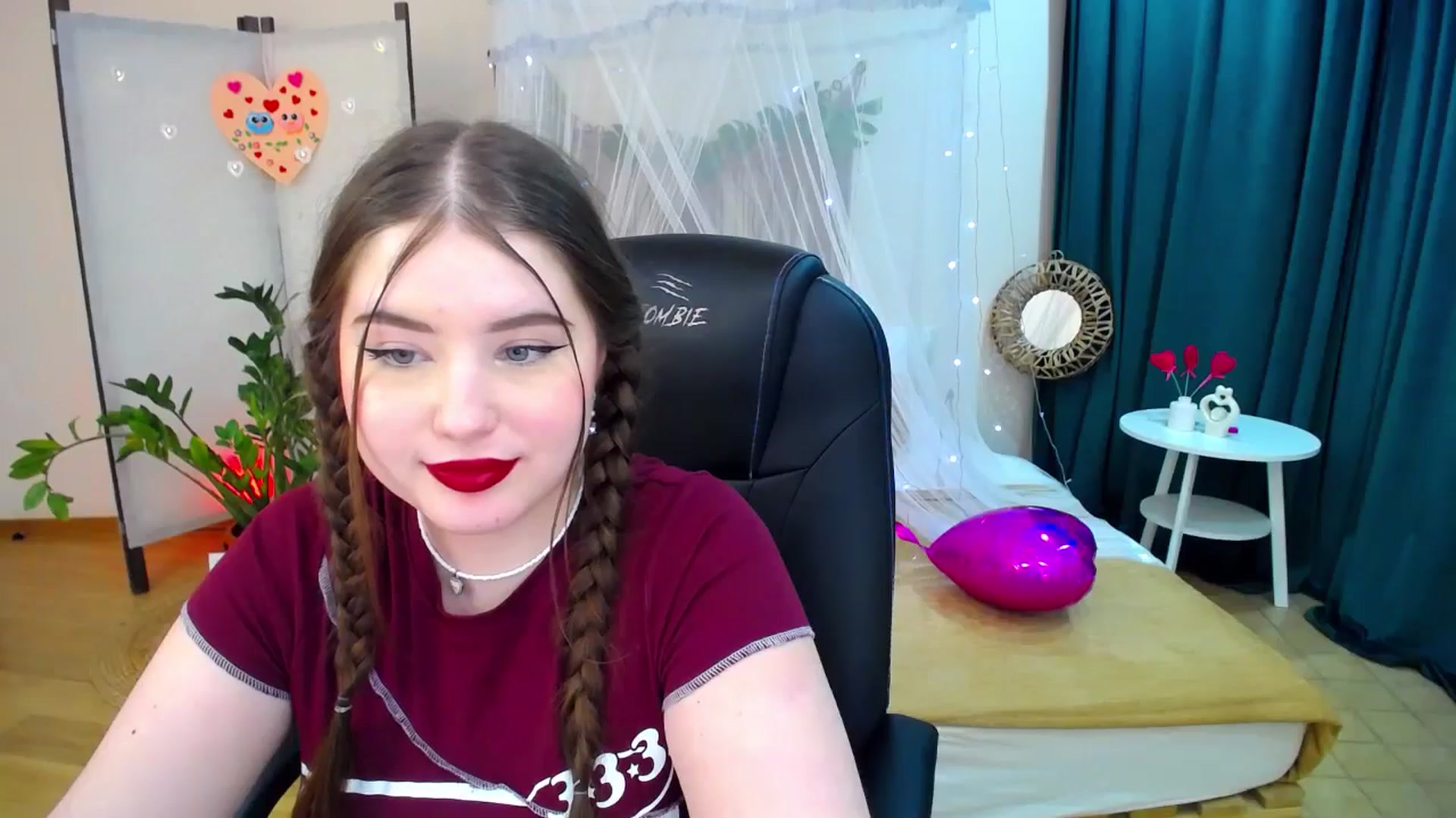 Gallery image thumbnail from AdmireMyEyes's myfreecams stream on, 02/20/2025, 01:17 image 2 of 20