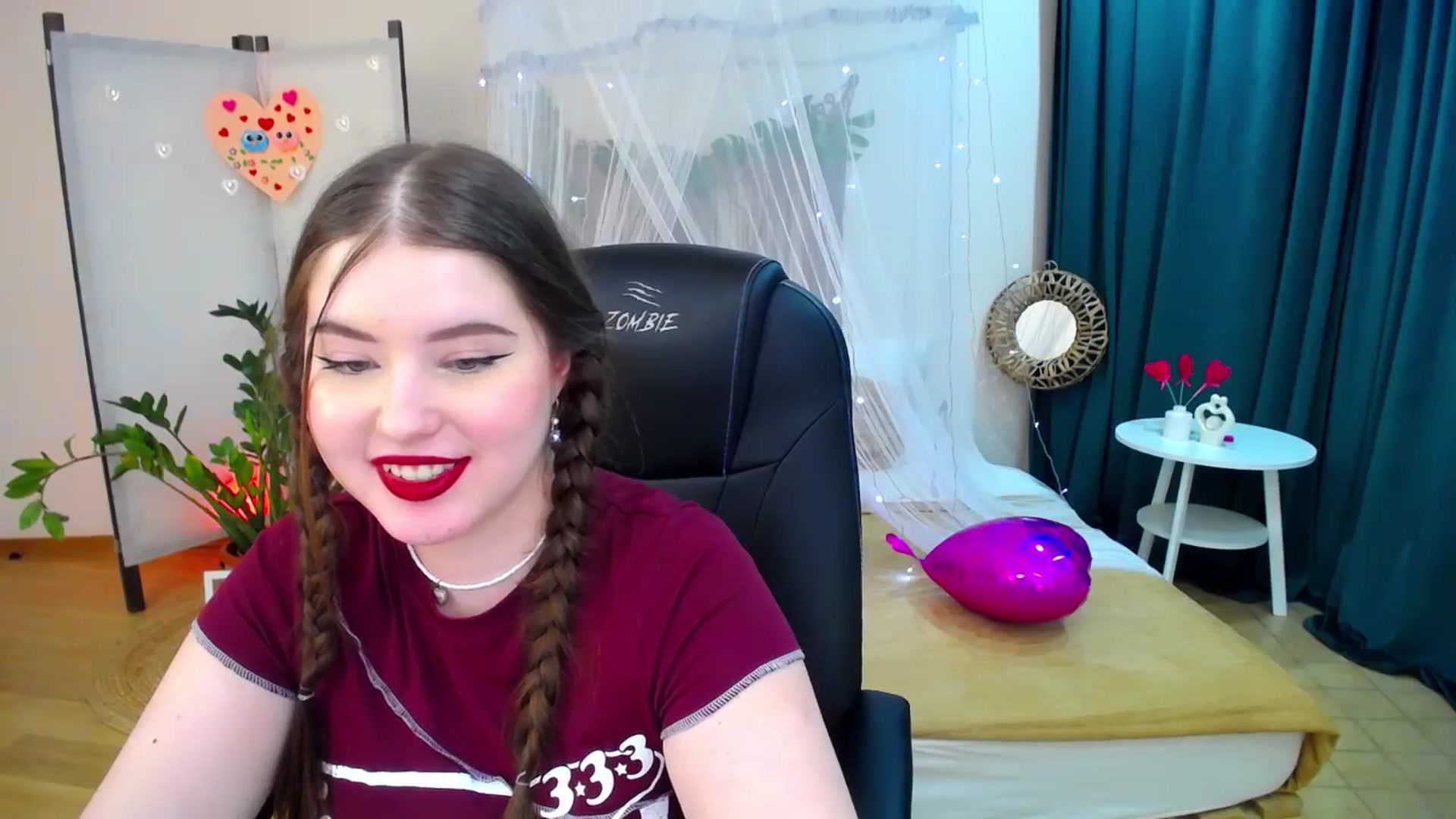 Gallery image thumbnail from AdmireMyEyes's myfreecams stream on, 02/20/2025, 01:17 image 12 of 20