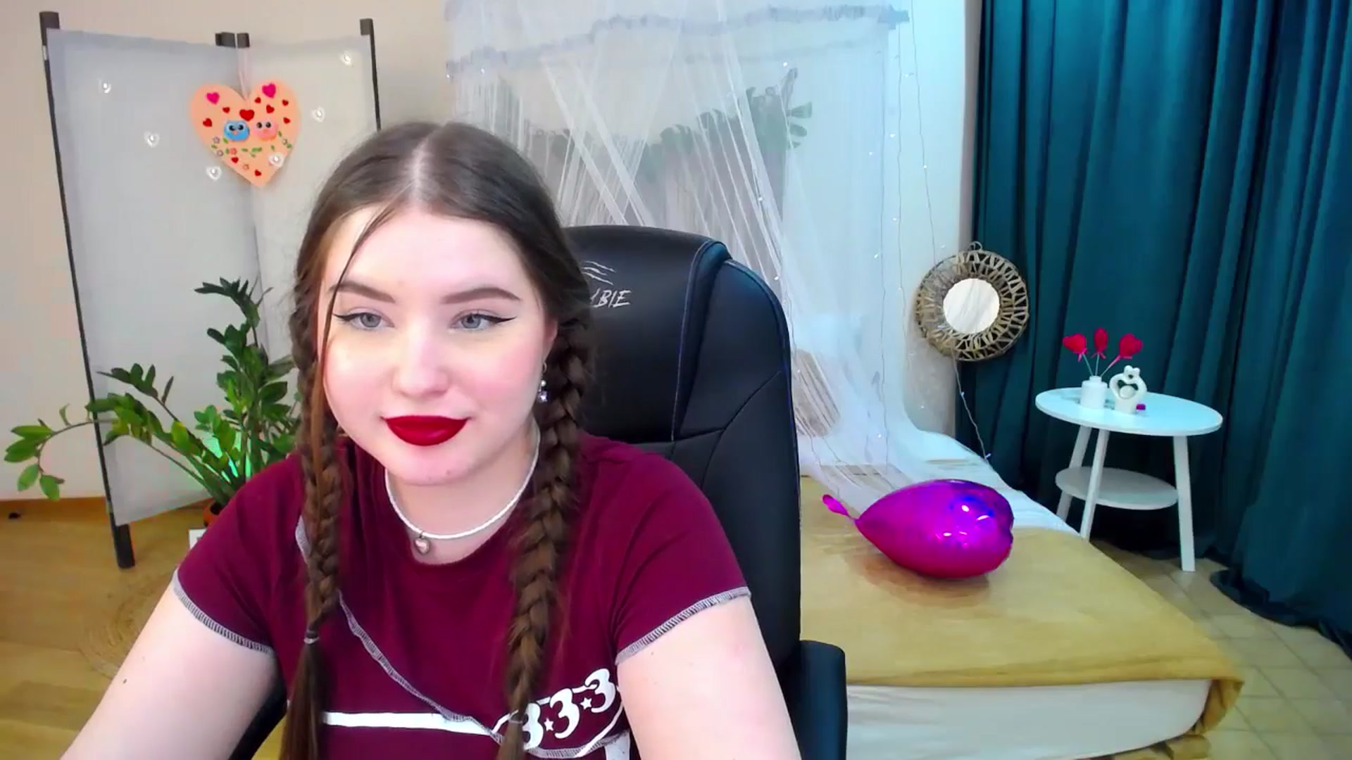Gallery image thumbnail from AdmireMyEyes's myfreecams stream on, 02/20/2025, 01:17 image 11 of 20