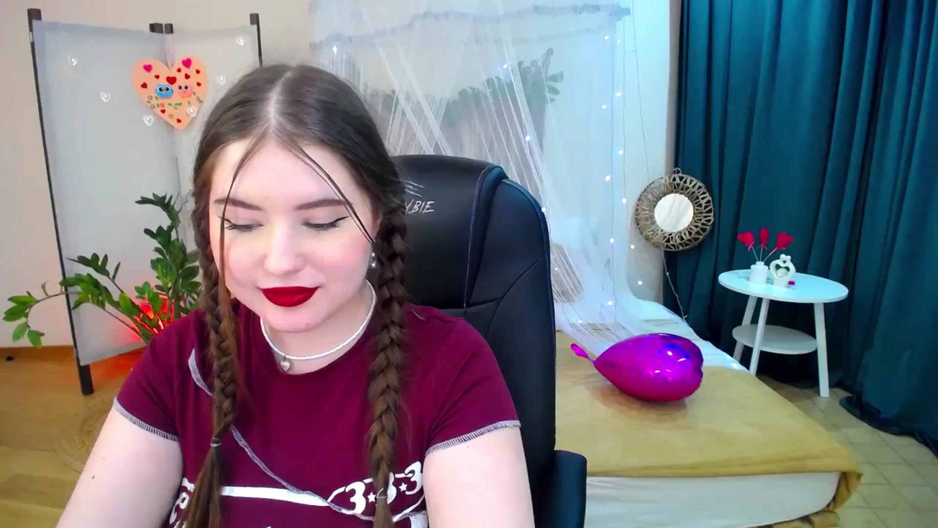 Gallery image thumbnail from AdmireMyEyes's myfreecams stream on, 02/20/2025, 01:17 image 9 of 20