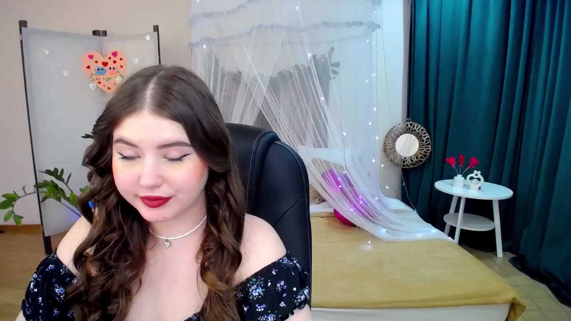 Gallery image thumbnail from AdmireMyEyes's myfreecams stream on, 02/21/2025, 07:47 image 6 of 20