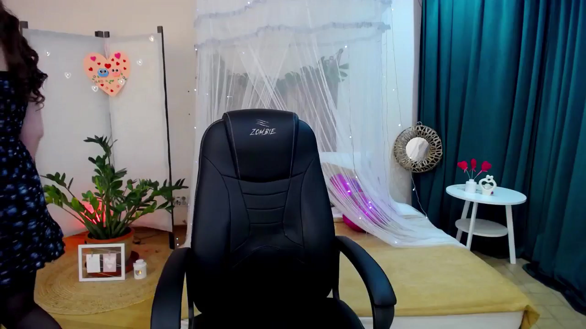 Gallery image thumbnail from AdmireMyEyes's myfreecams stream on, 02/21/2025, 07:47 image 20 of 20