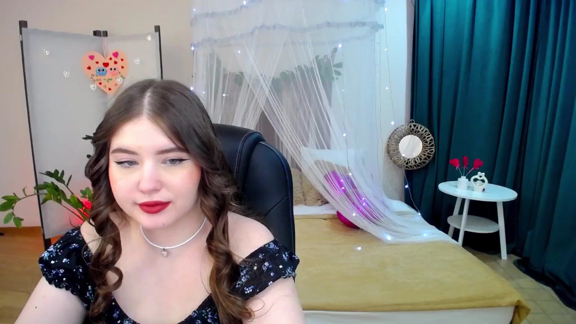 Gallery image thumbnail from AdmireMyEyes's myfreecams stream on, 02/21/2025, 08:24 image 2 of 20
