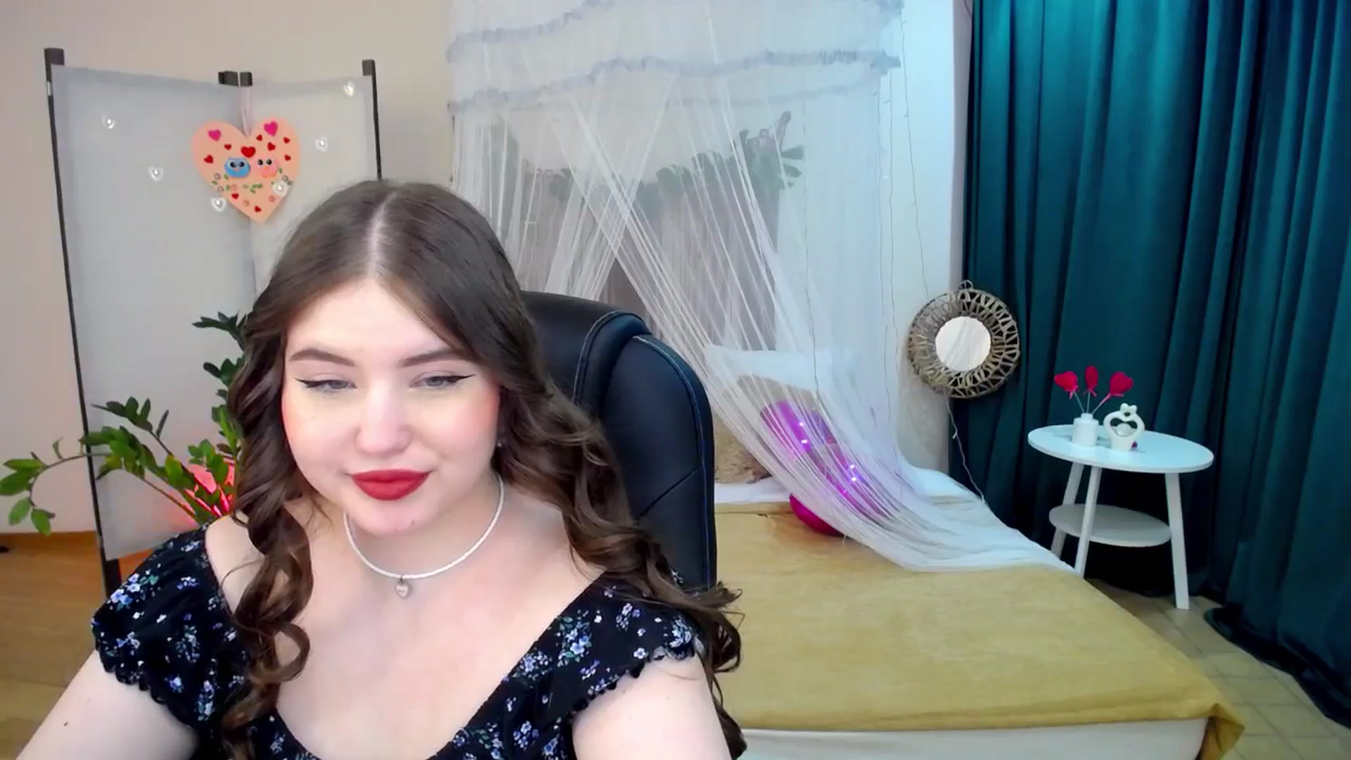 Gallery image thumbnail from AdmireMyEyes's myfreecams stream on, 02/21/2025, 08:24 image 6 of 20