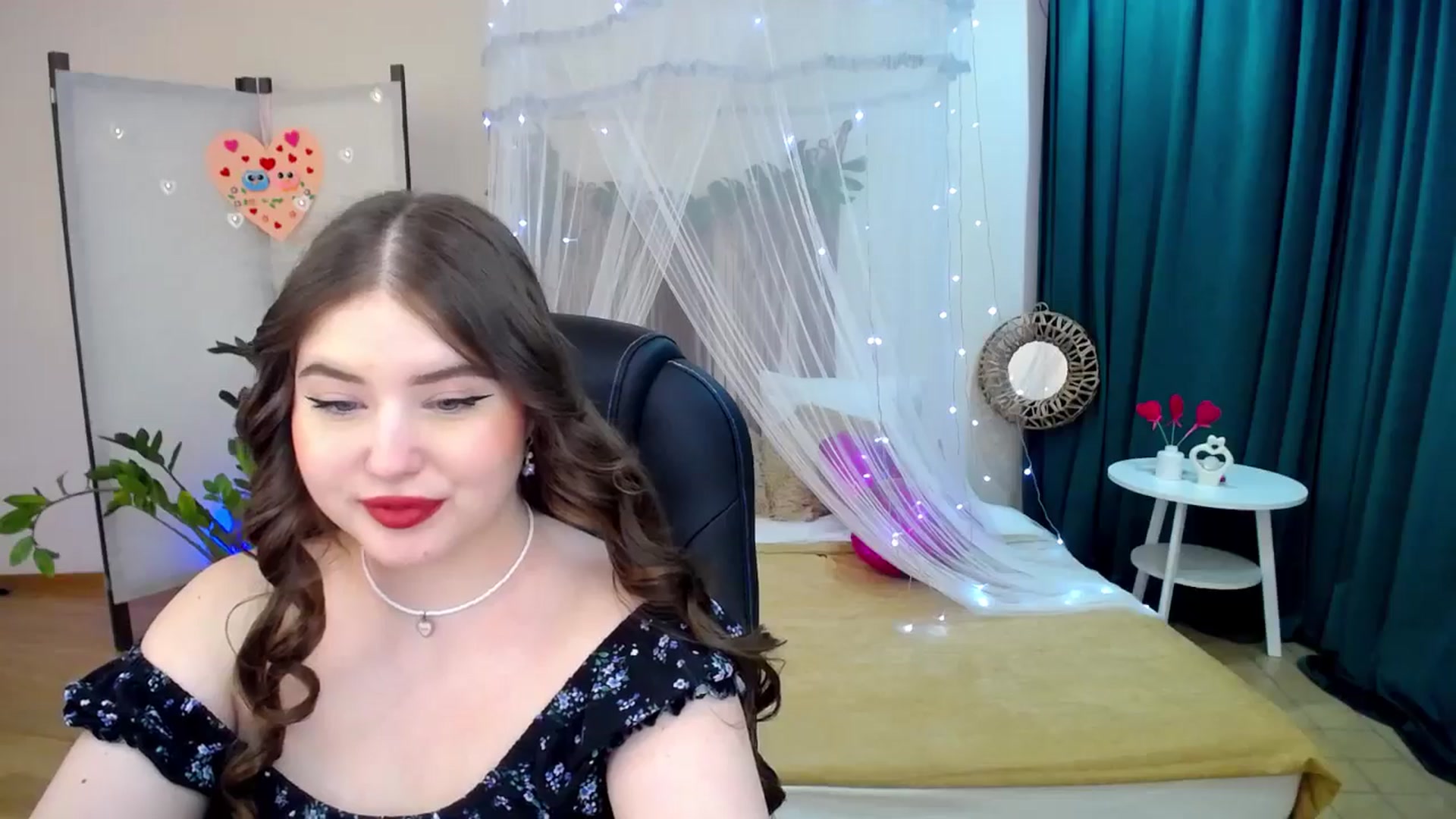Gallery image thumbnail from AdmireMyEyes's myfreecams stream on, 02/21/2025, 08:24 image 8 of 20