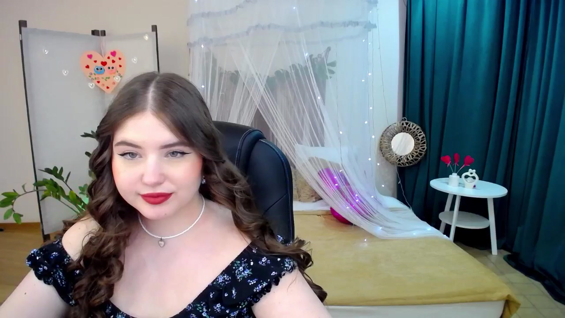 Gallery image thumbnail from AdmireMyEyes's myfreecams stream on, 02/21/2025, 08:24 image 11 of 20