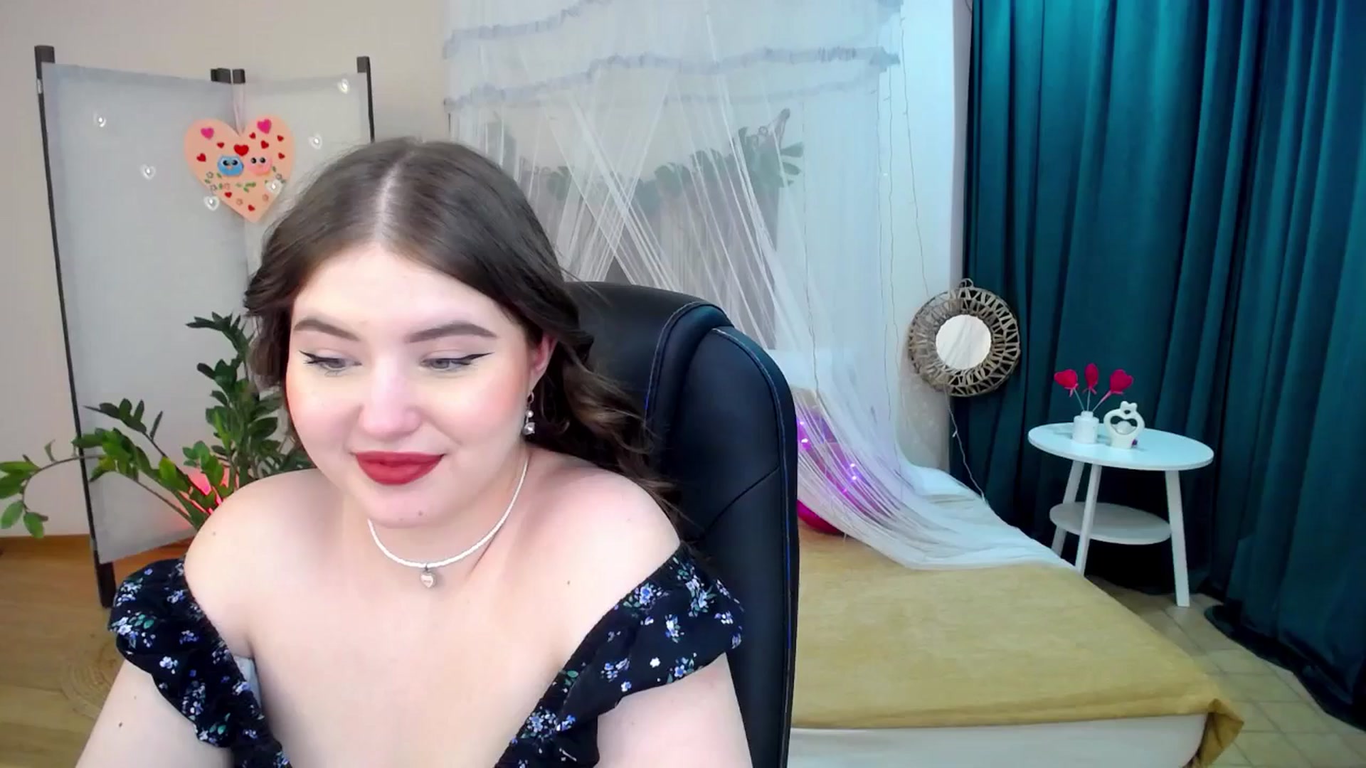 Gallery image thumbnail from AdmireMyEyes's myfreecams stream on, 02/21/2025, 09:48 image 6 of 20