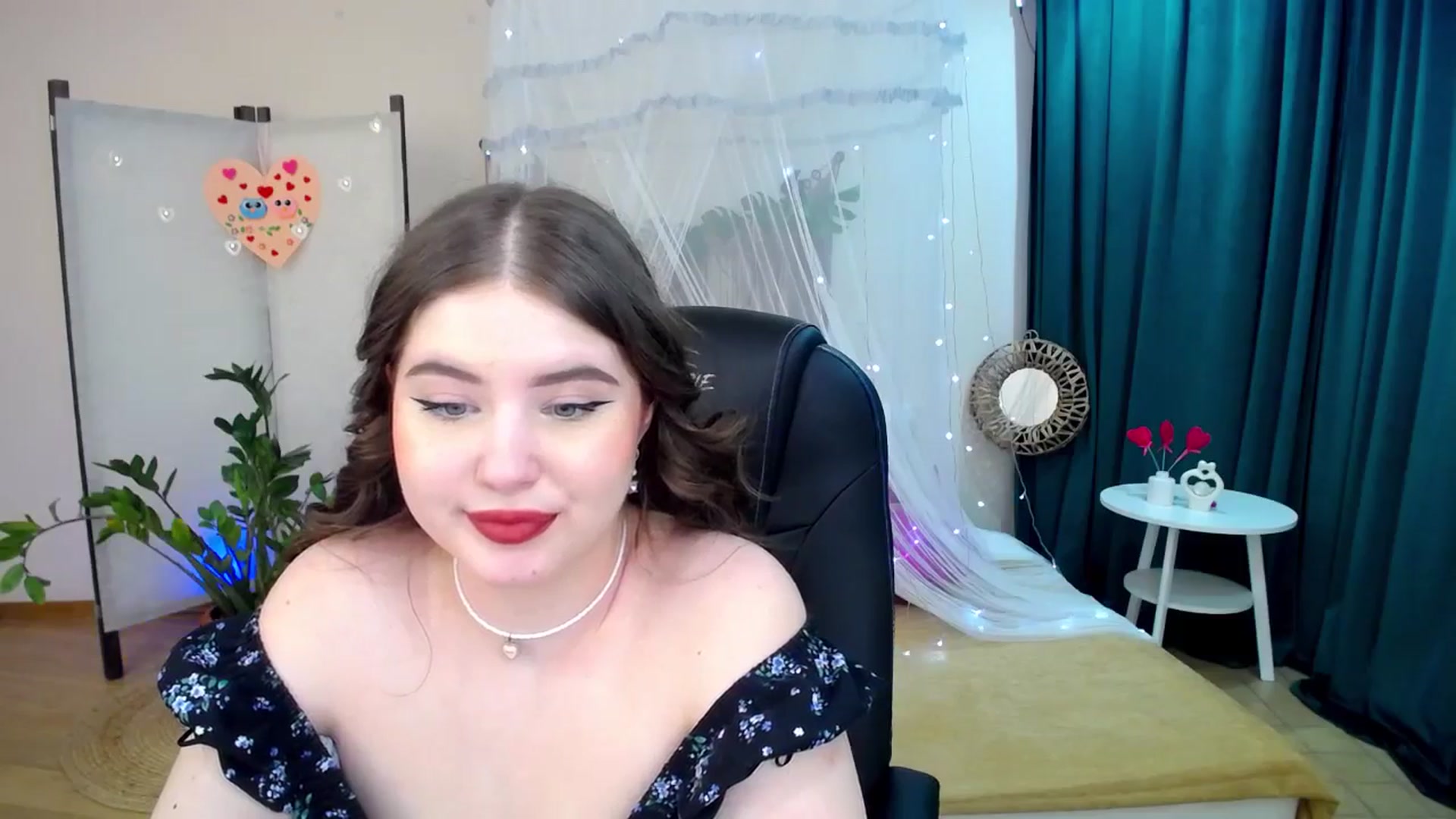 Gallery image thumbnail from AdmireMyEyes's myfreecams stream on, 02/21/2025, 09:48 image 16 of 20