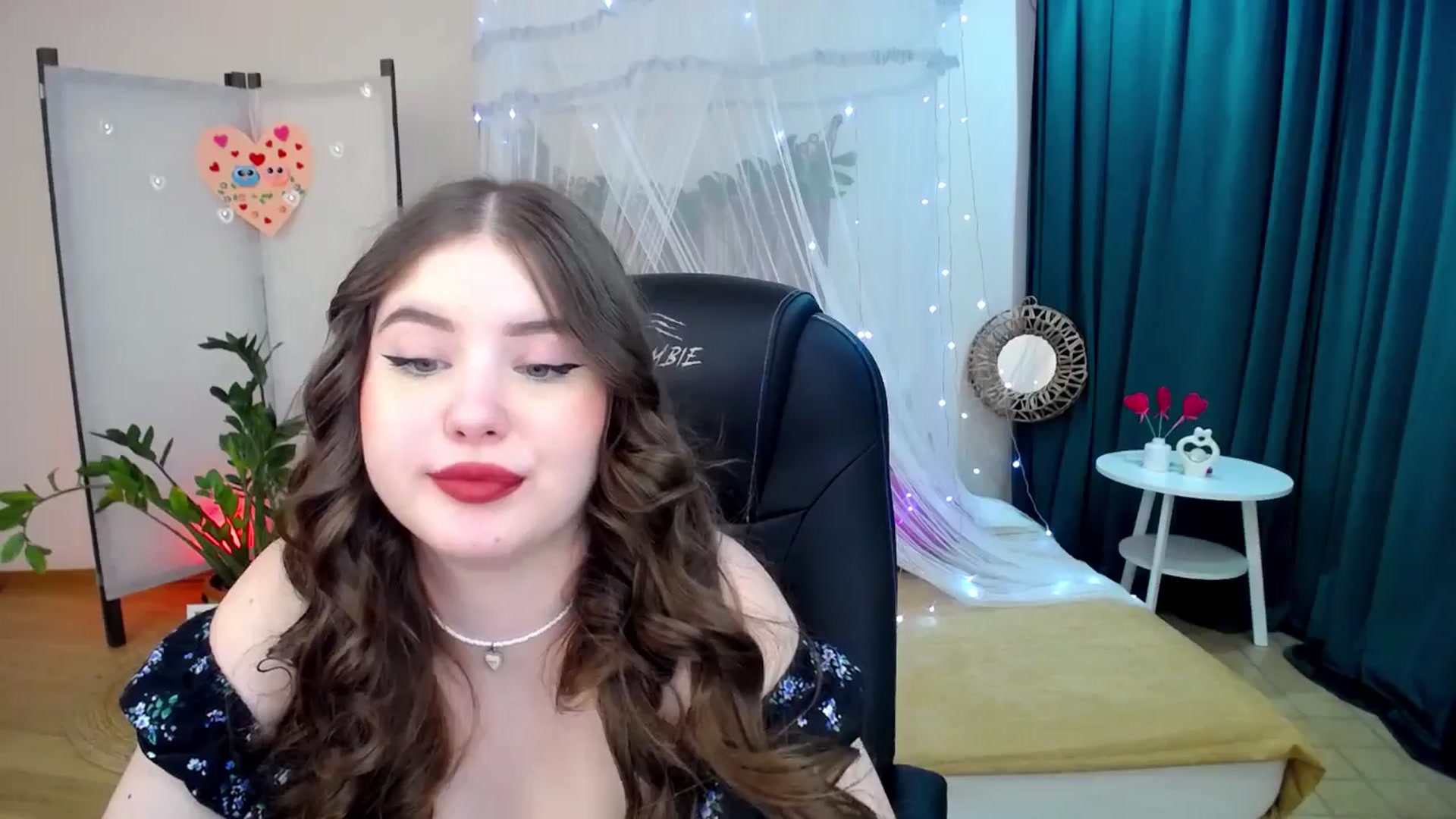 Gallery image thumbnail from AdmireMyEyes's myfreecams stream on, 02/21/2025, 09:48 image 3 of 20