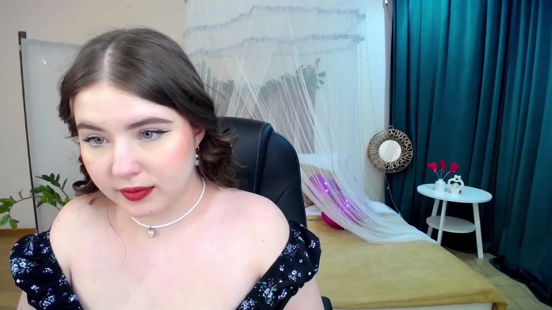 Gallery image thumbnail from AdmireMyEyes's myfreecams stream on, 02/21/2025, 09:48 image 19 of 20