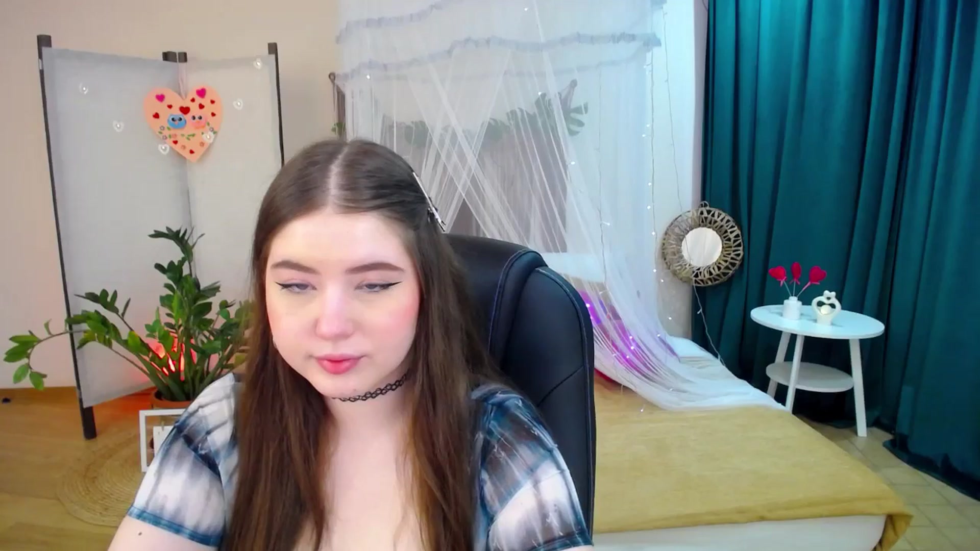 Gallery image thumbnail from AdmireMyEyes's myfreecams stream on, 02/24/2025, 10:37 image 3 of 20