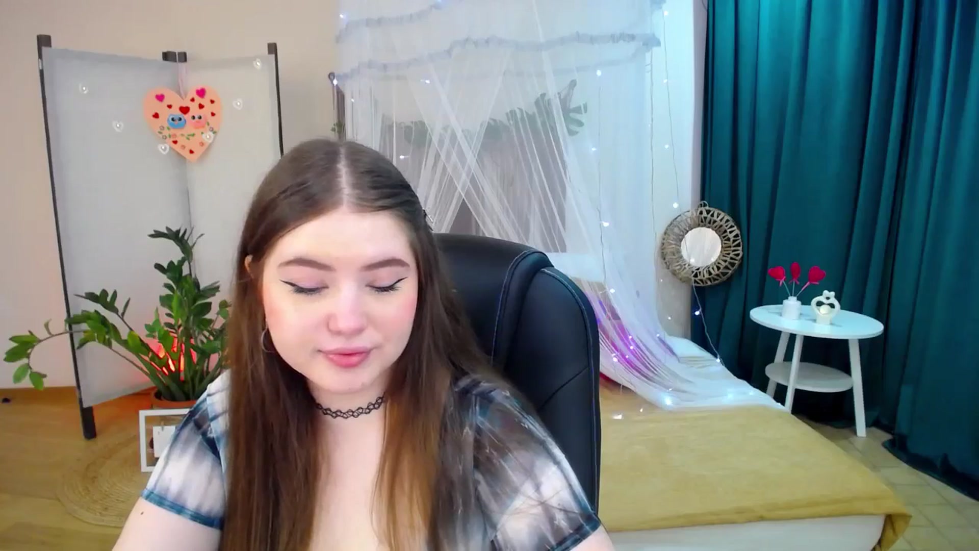 Gallery image thumbnail from AdmireMyEyes's myfreecams stream on, 02/24/2025, 10:37 image 11 of 20