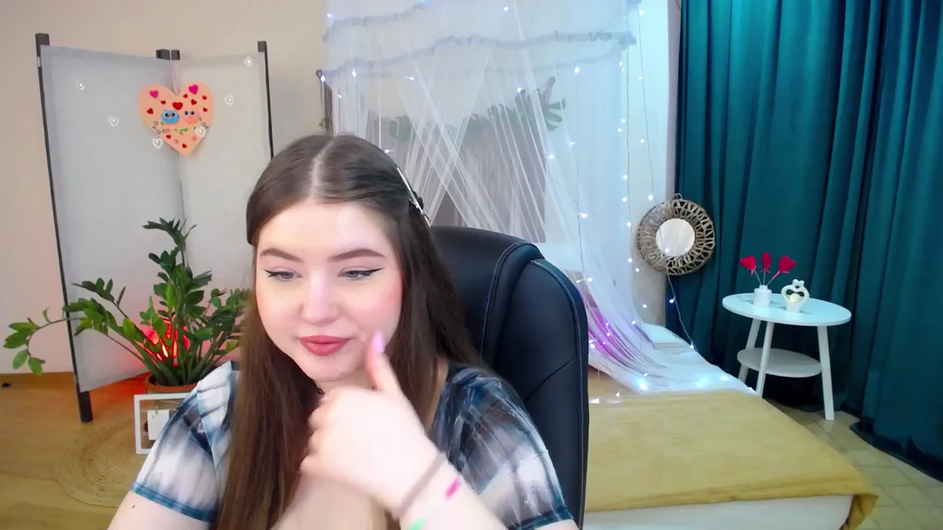 Gallery image thumbnail from AdmireMyEyes's myfreecams stream on, 02/24/2025, 10:37 image 15 of 20