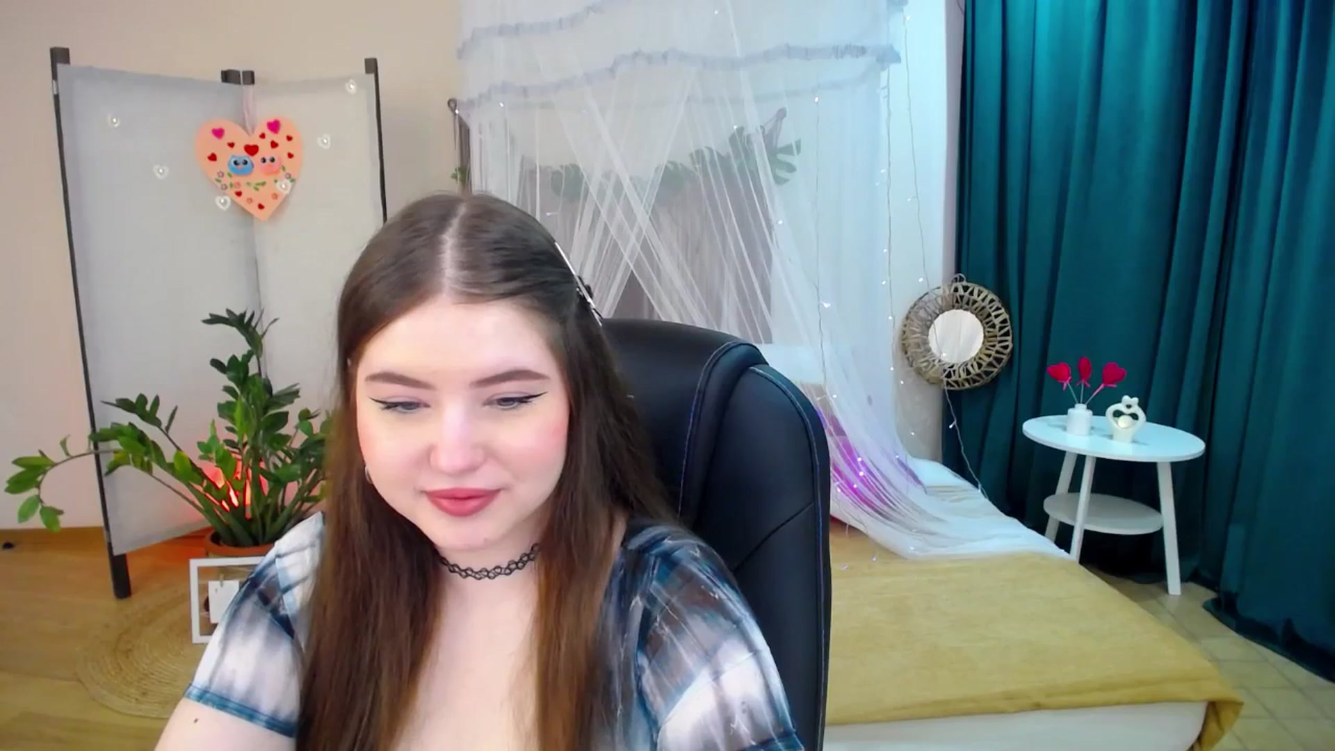 Gallery image thumbnail from AdmireMyEyes's myfreecams stream on, 02/24/2025, 10:37 image 18 of 20