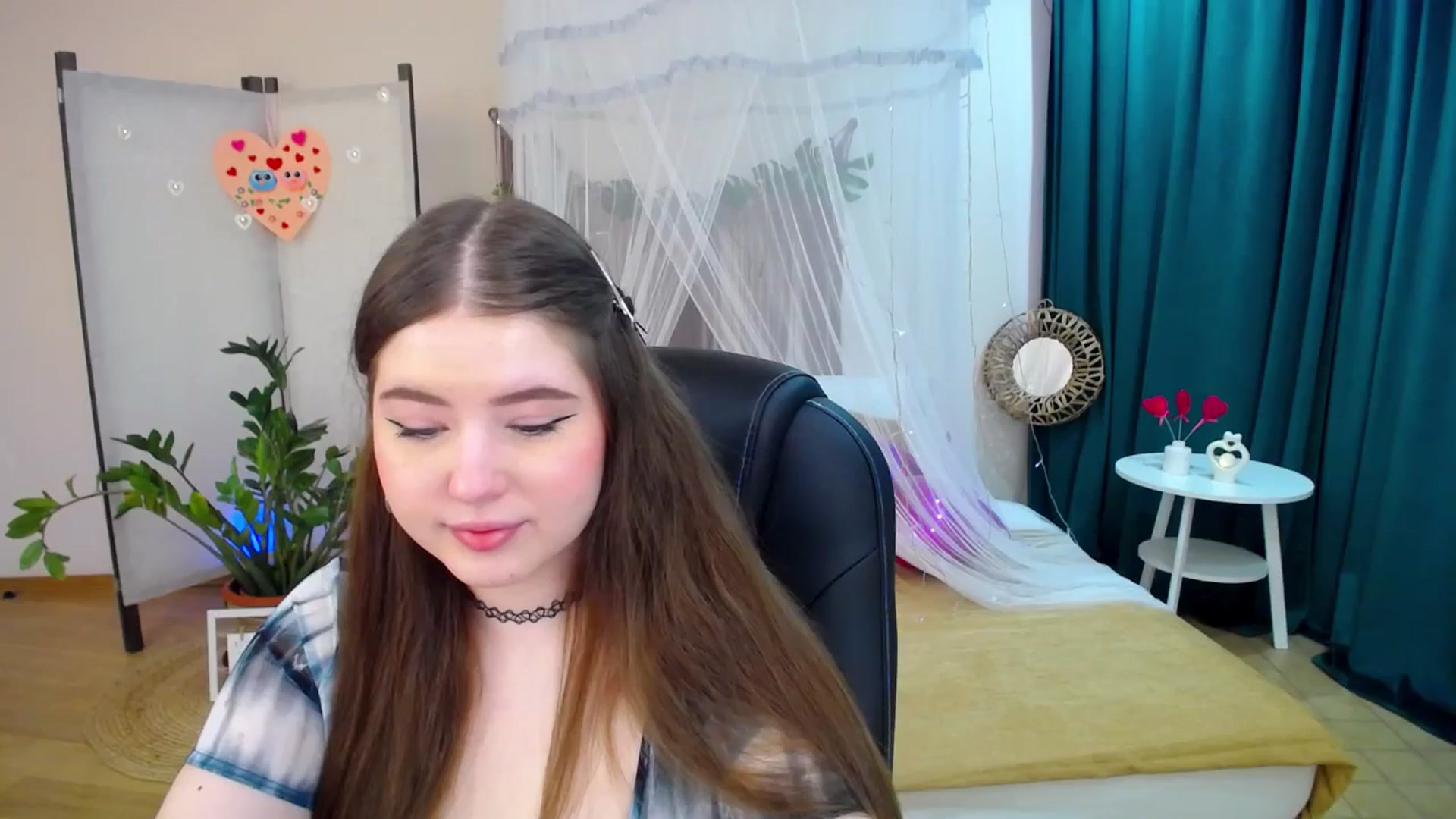 Gallery image thumbnail from AdmireMyEyes's myfreecams stream on, 02/24/2025, 10:37 image 7 of 20