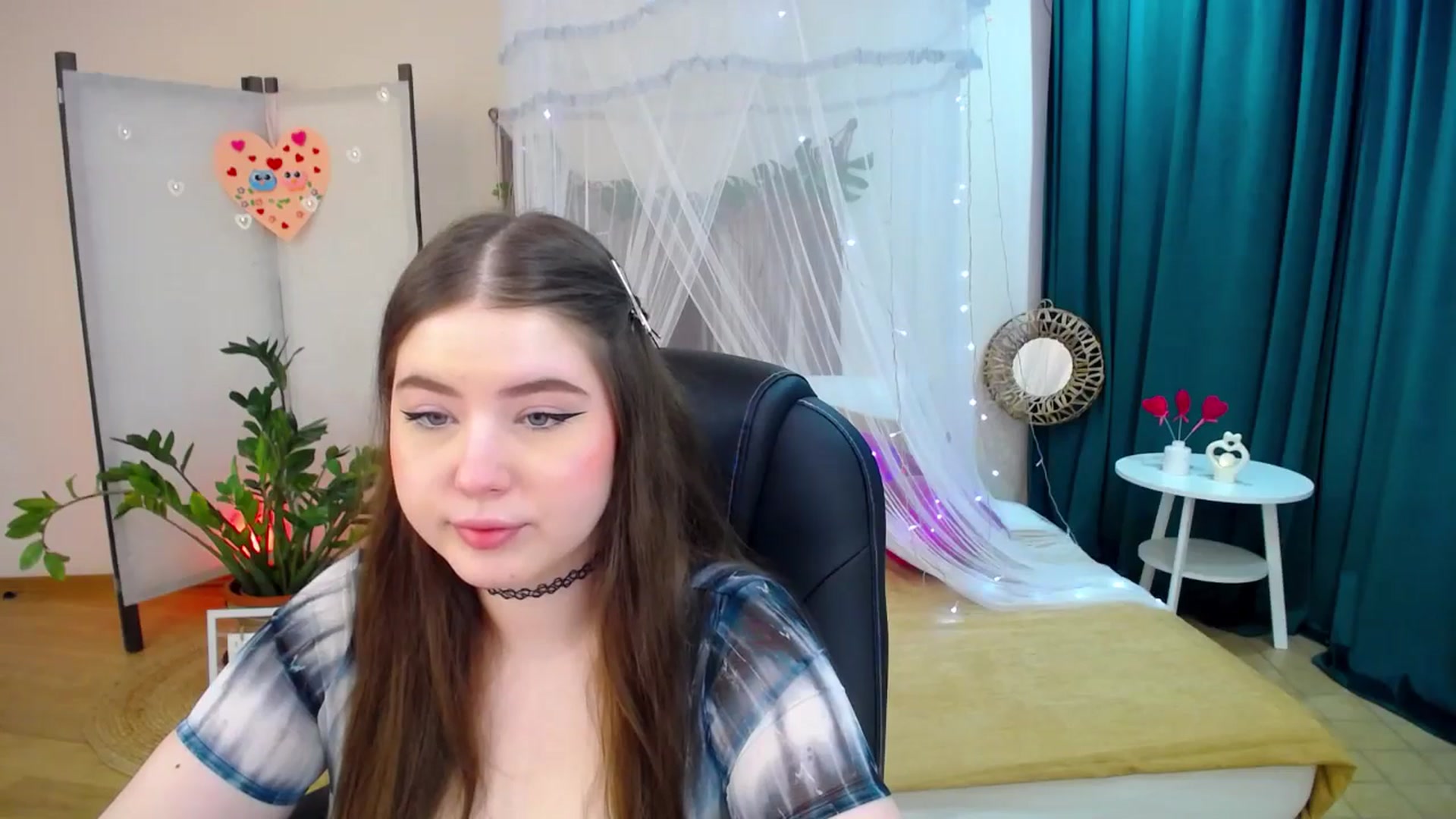 Gallery image thumbnail from AdmireMyEyes's myfreecams stream on, 02/24/2025, 10:37 image 2 of 20