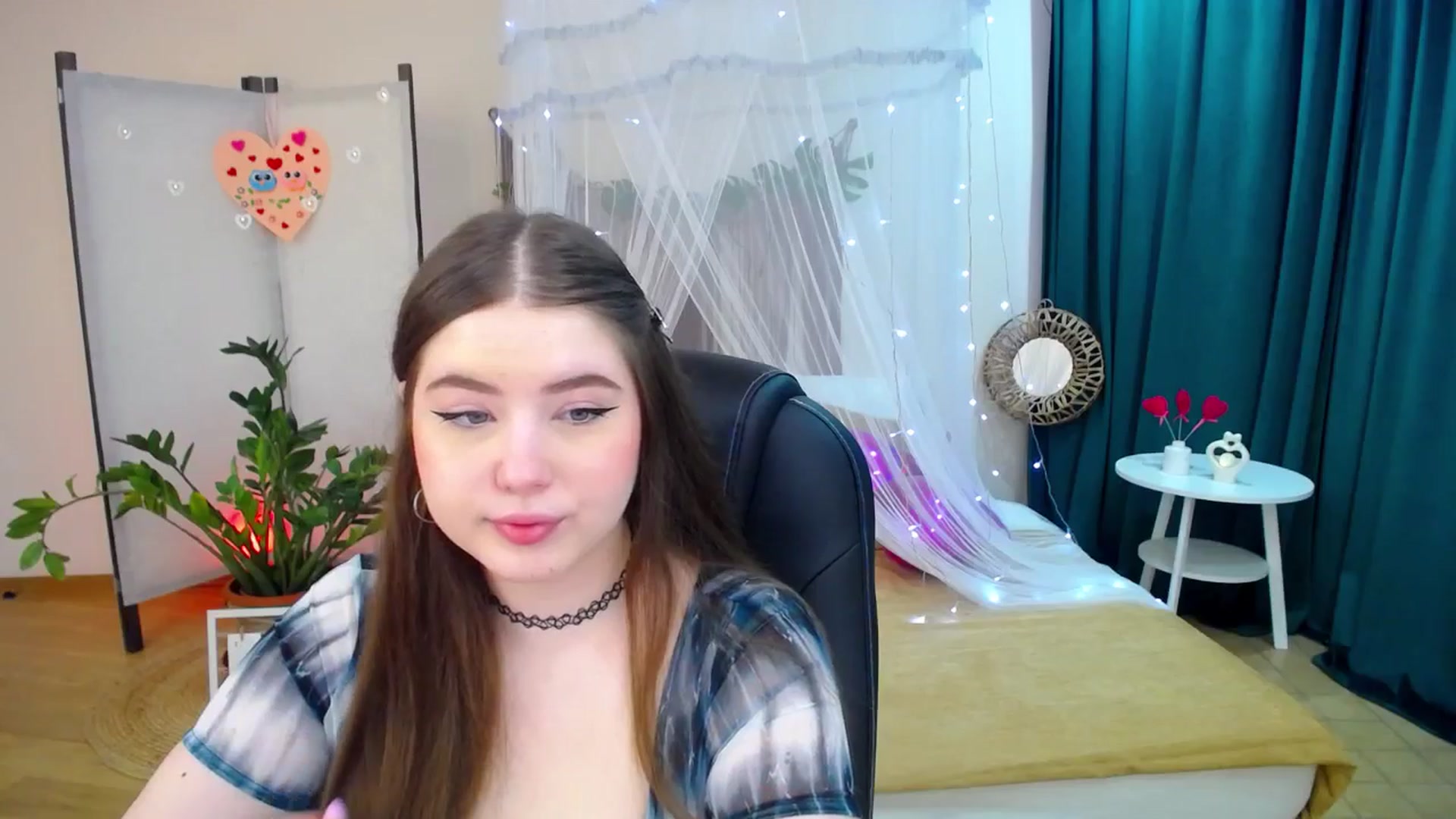 Gallery image thumbnail from AdmireMyEyes's myfreecams stream on, 02/24/2025, 10:37 image 5 of 20