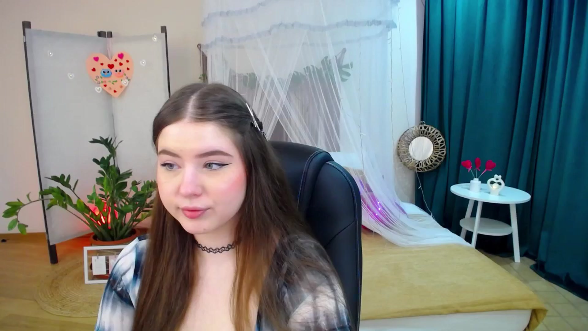 Gallery image thumbnail from AdmireMyEyes's myfreecams stream on, 02/24/2025, 10:37 image 8 of 20