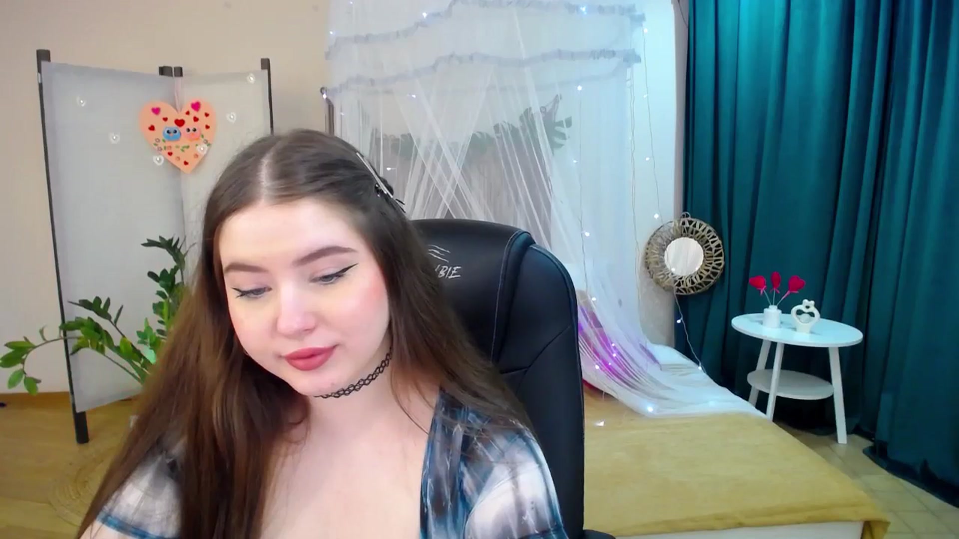 Gallery image thumbnail from AdmireMyEyes's myfreecams stream on, 02/24/2025, 12:48 image 12 of 20